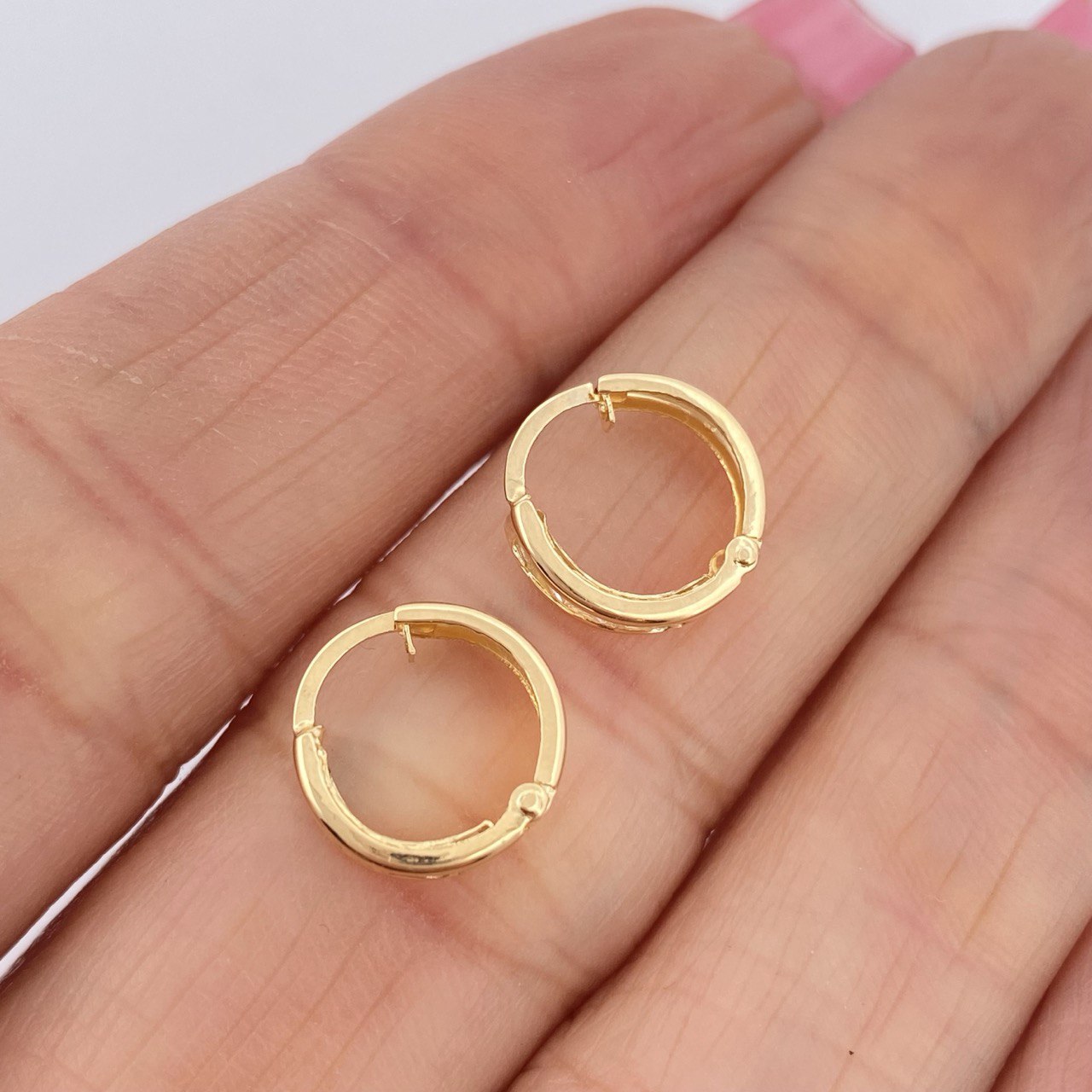 Hoop Earrings Track 0.85gr / 1/2 in / 18K Gold $