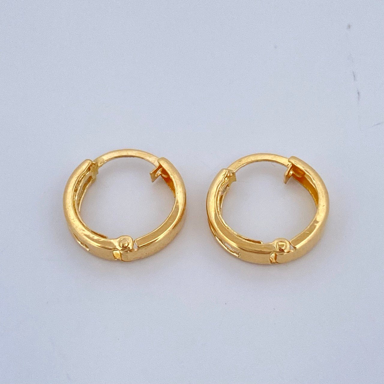 Hoop Earrings Track 0.85gr / 1/2 in / 18K Gold $