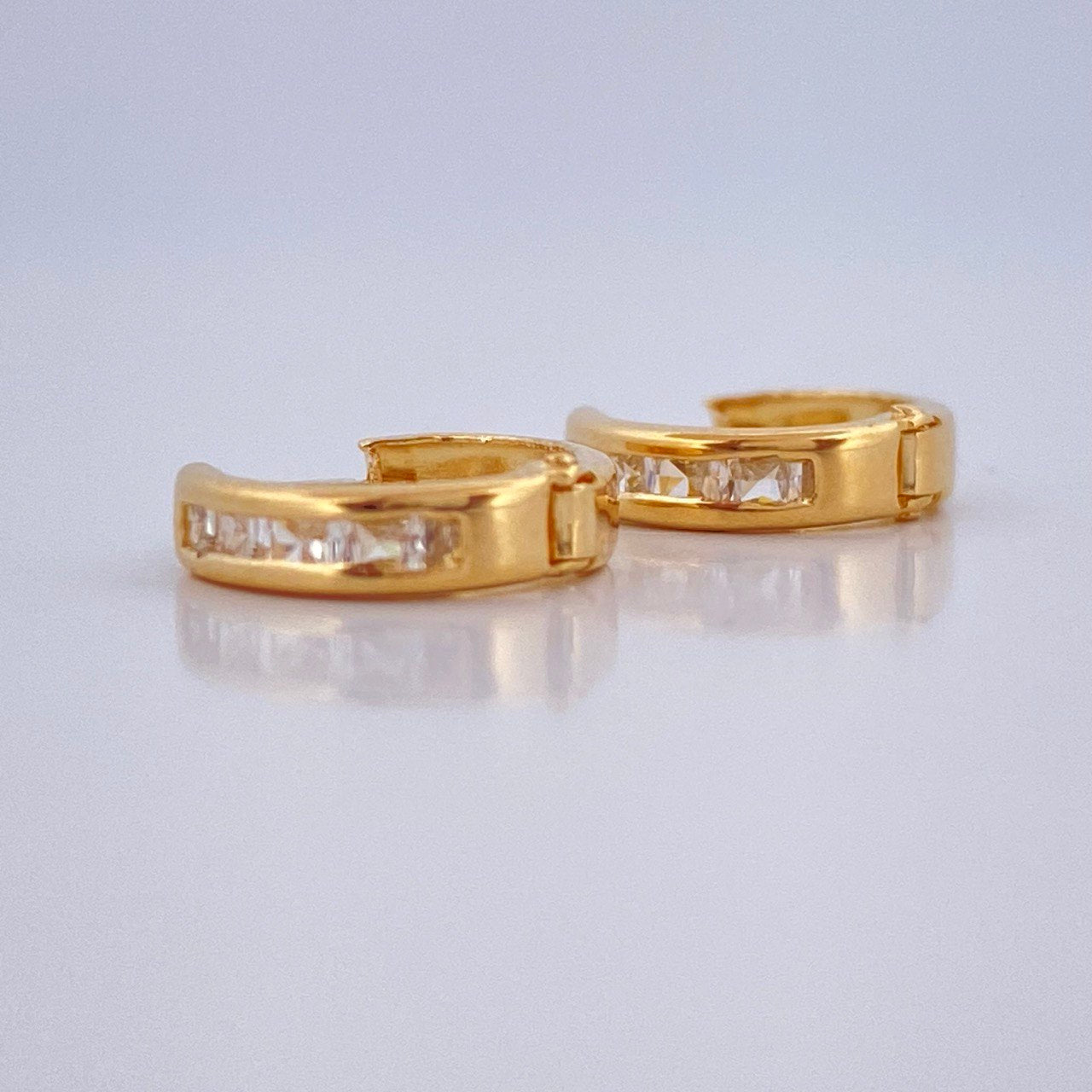 Hoop Earrings Track 0.85gr / 1/2 in / 18K Gold $