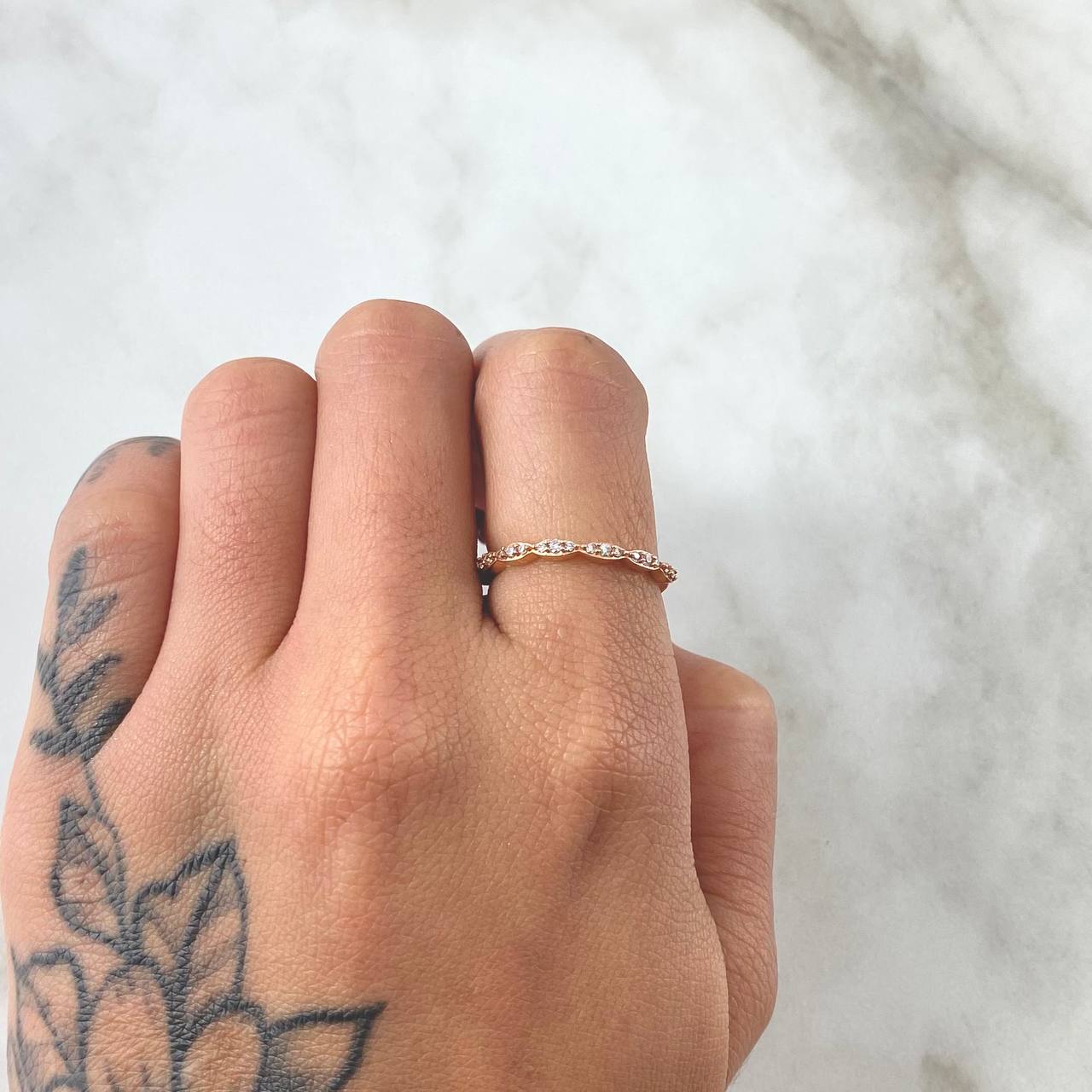 Eye Line Ring 1.3gr / Size 6 / 18K Gold *