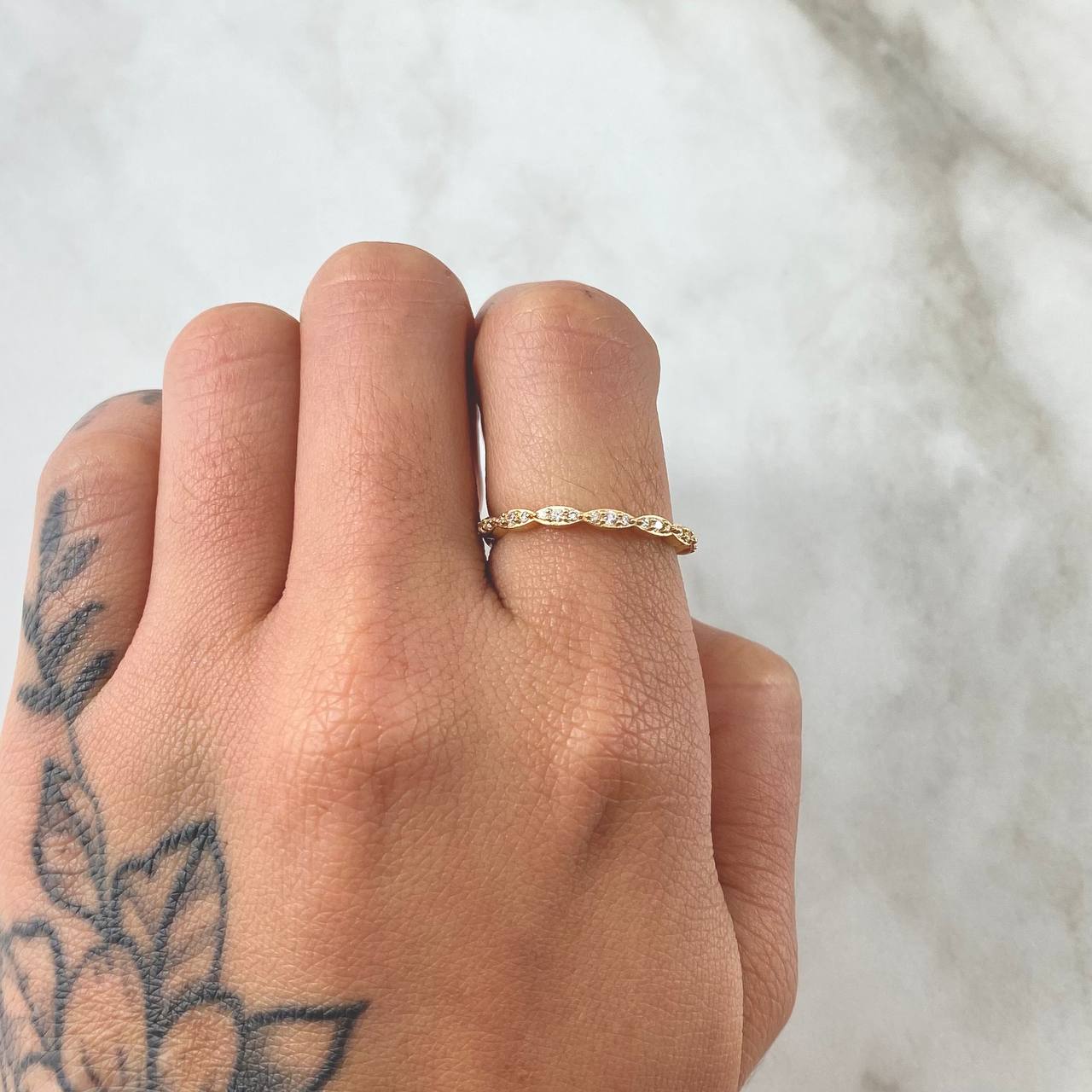 Anillo Linea De Ojos 1.35gr / T6 1/2 / Oro 18K *