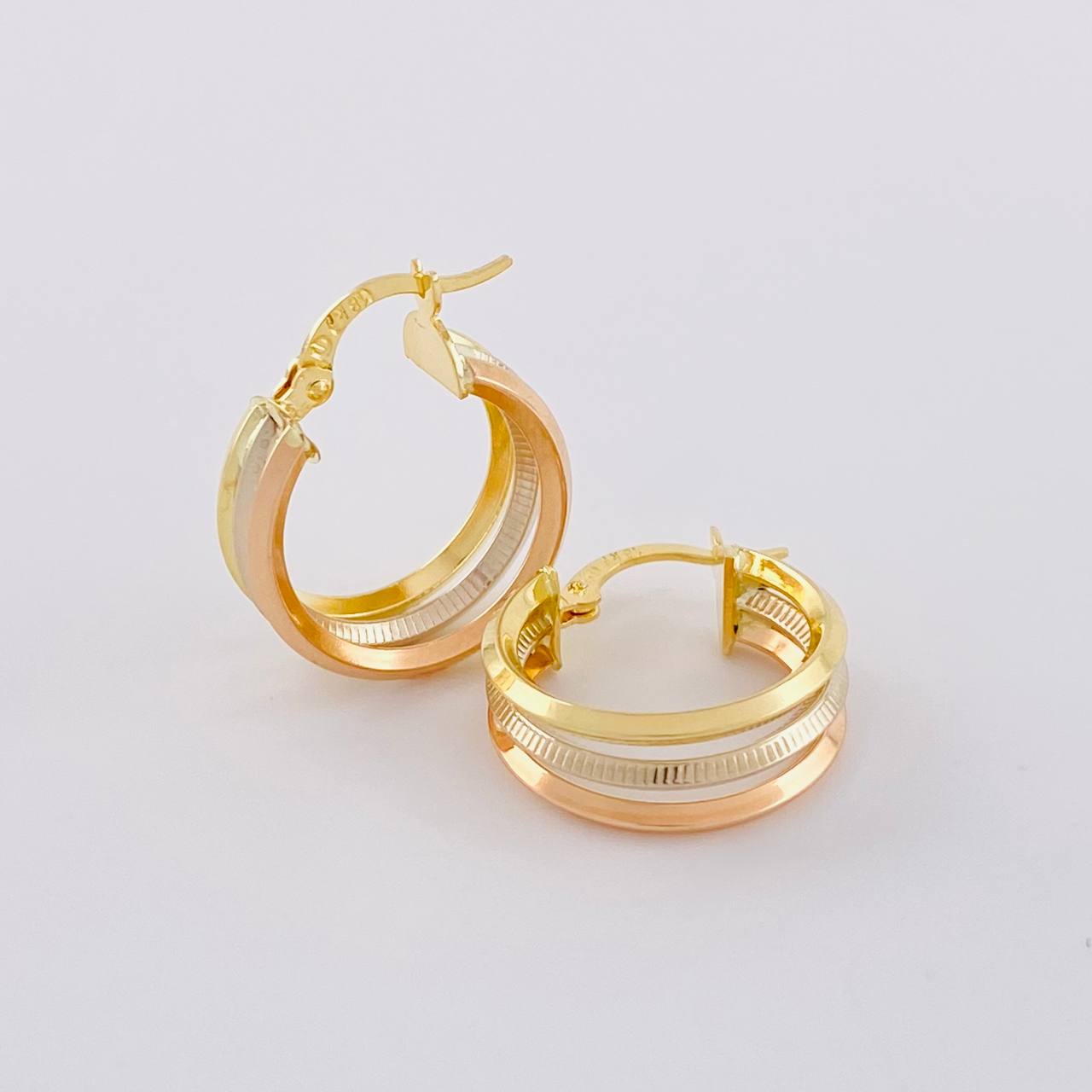 Hoop Earrings Ash 2.9g / 3/4 in Three Golds 18K