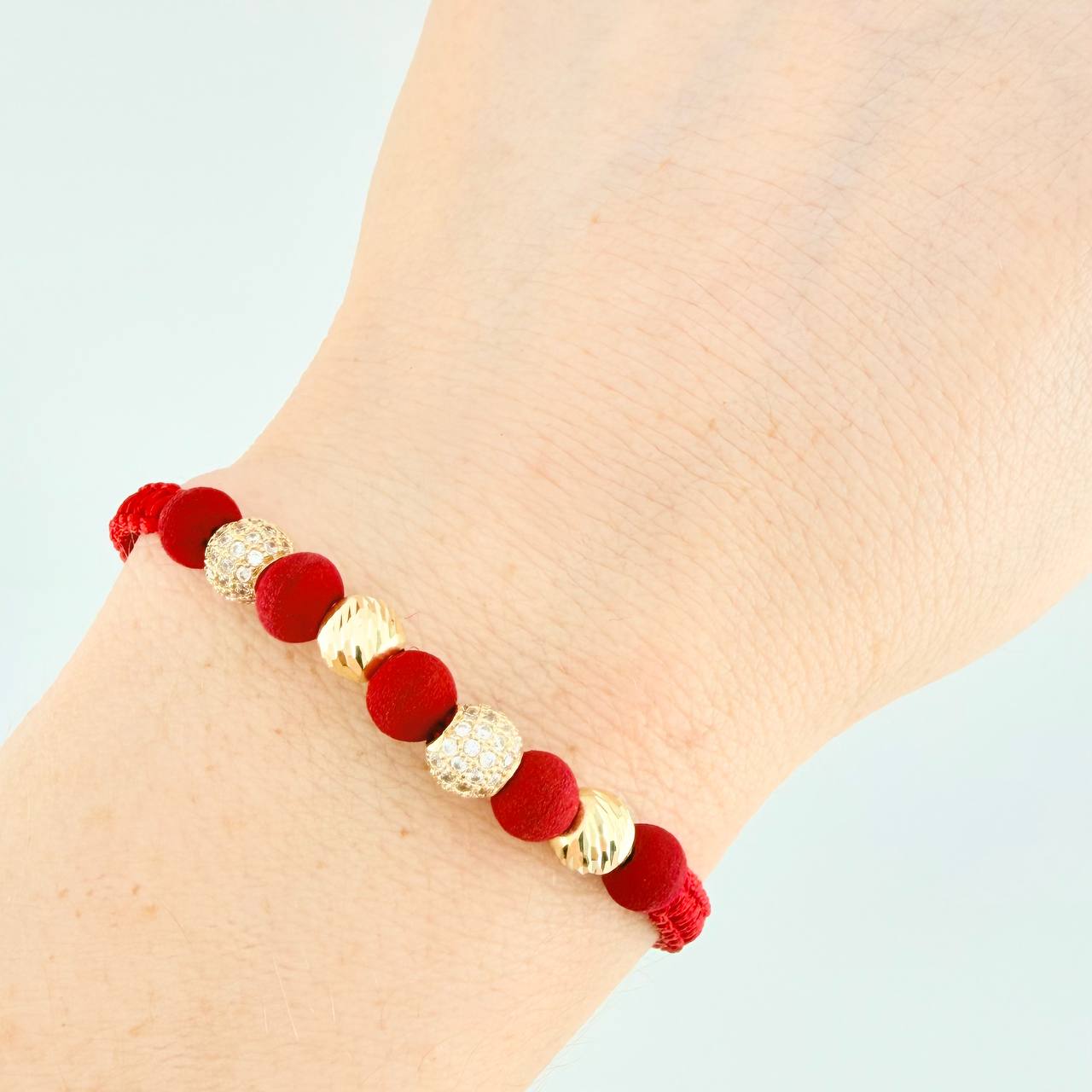 Pulsera Tejida Roja Bolas de Fuego Bolas Diamantadas Oro Amarillo 18K