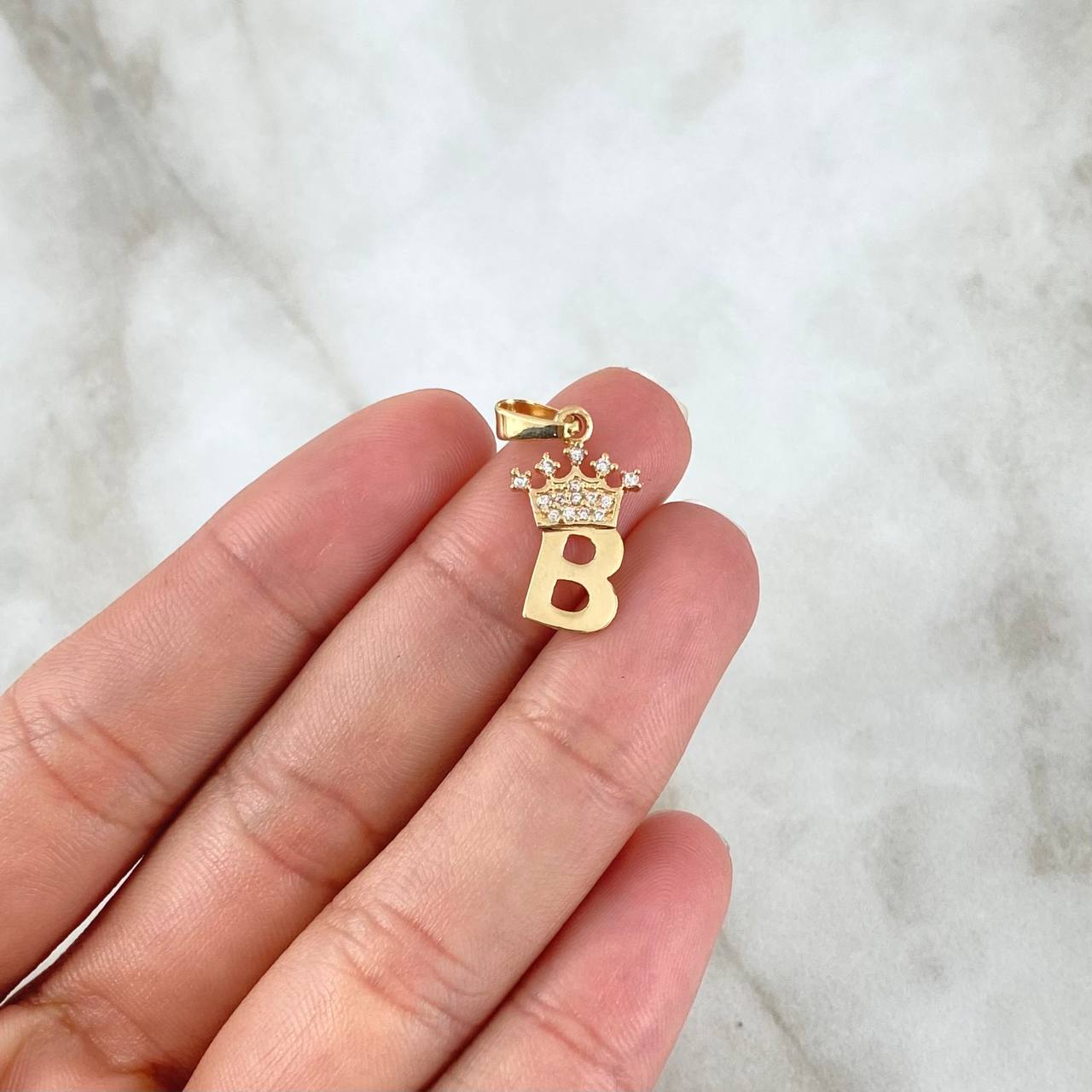 Pendant B Crown 0.9gr / 2.3cm / Polished White Zircons 18K Yellow Gold ©