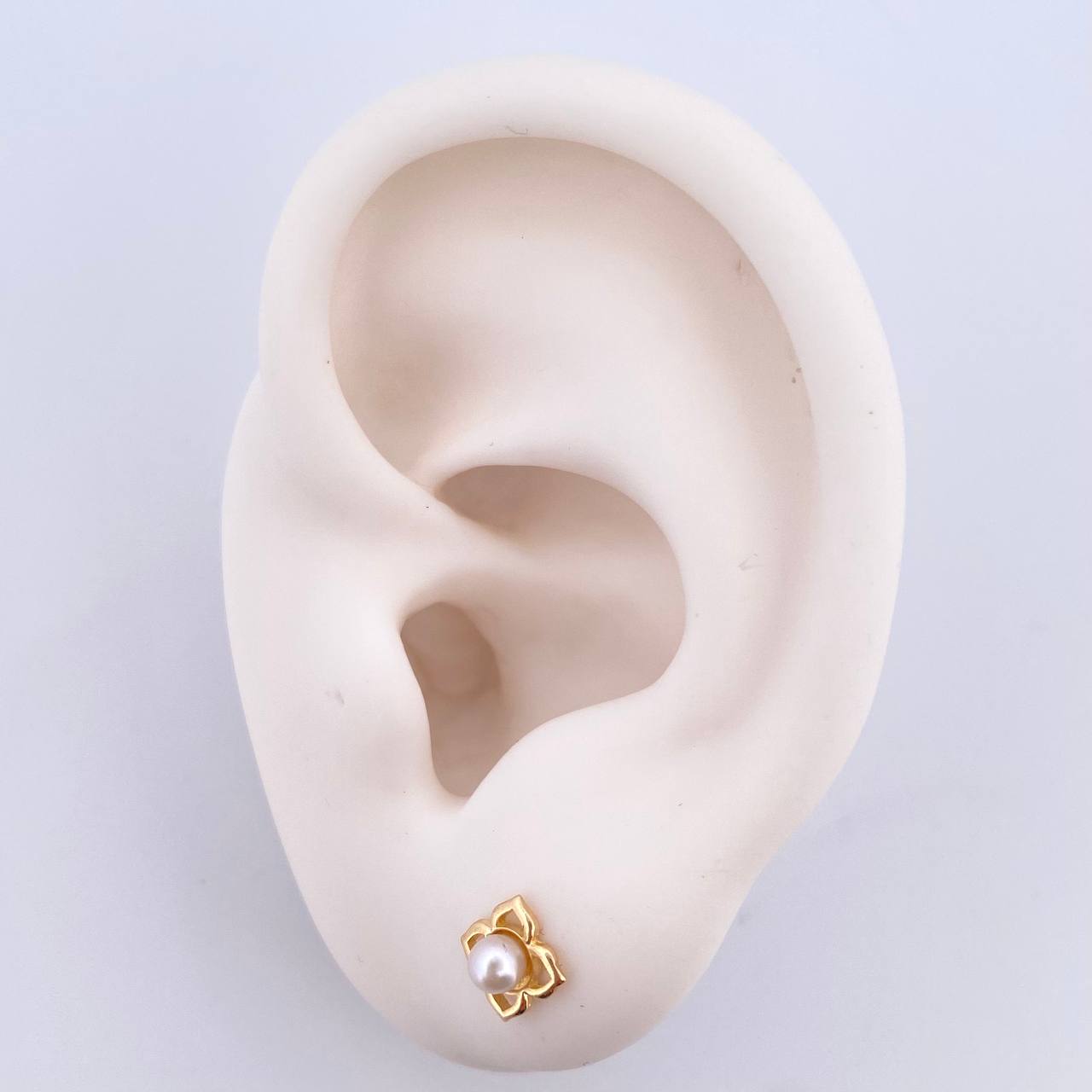 Stud Earrings Flor Perla 0.9gr / 7mm / Silhouette 18K Yellow Gold