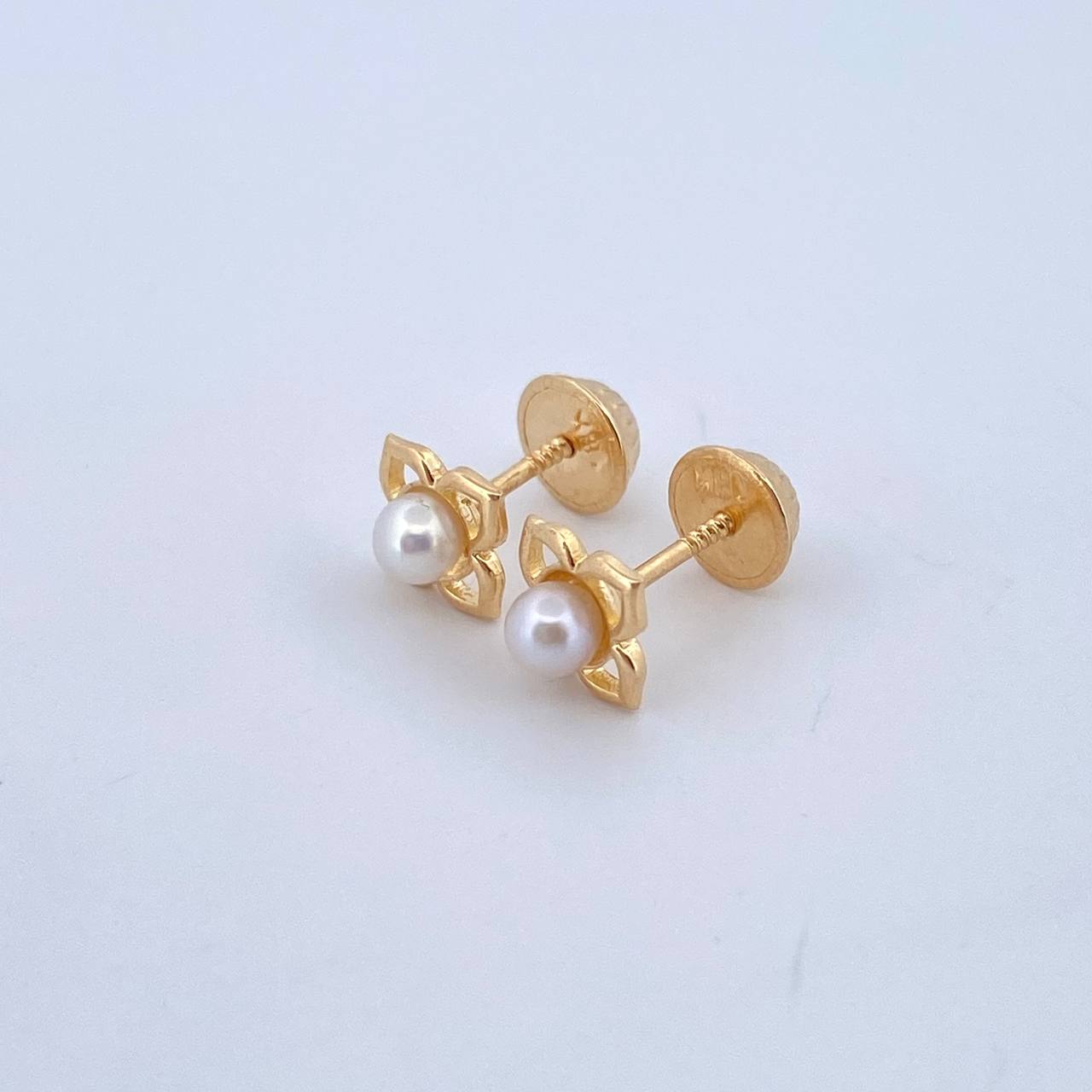 Topos Flor Perla 0.9gr / Silueta Oro Amarillo 18K $