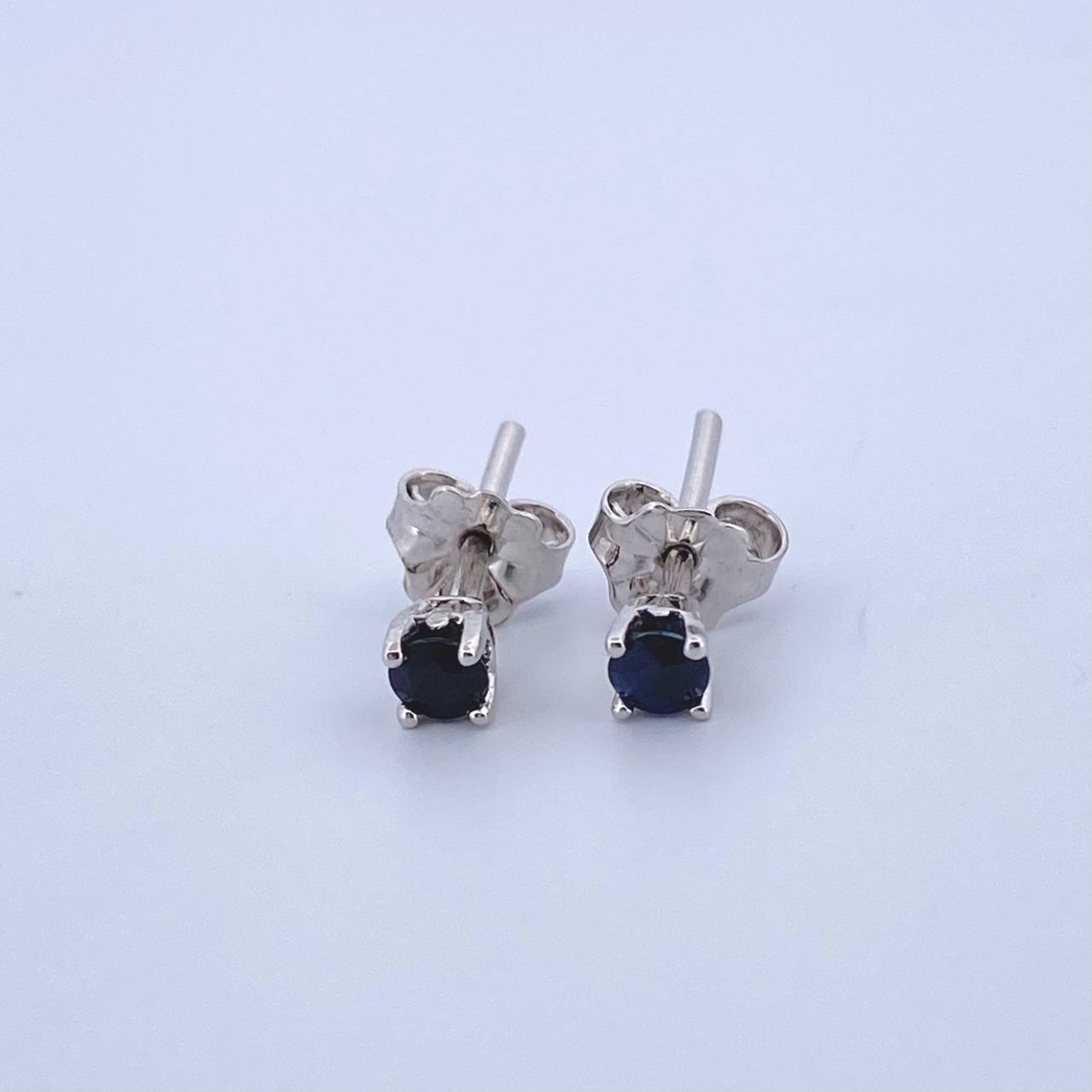 Stud Earrings Stone 0.8gr / 3mm Sapphires 28Pts Lobster Claw Butterfly 18K White Gold (Jewel) ©