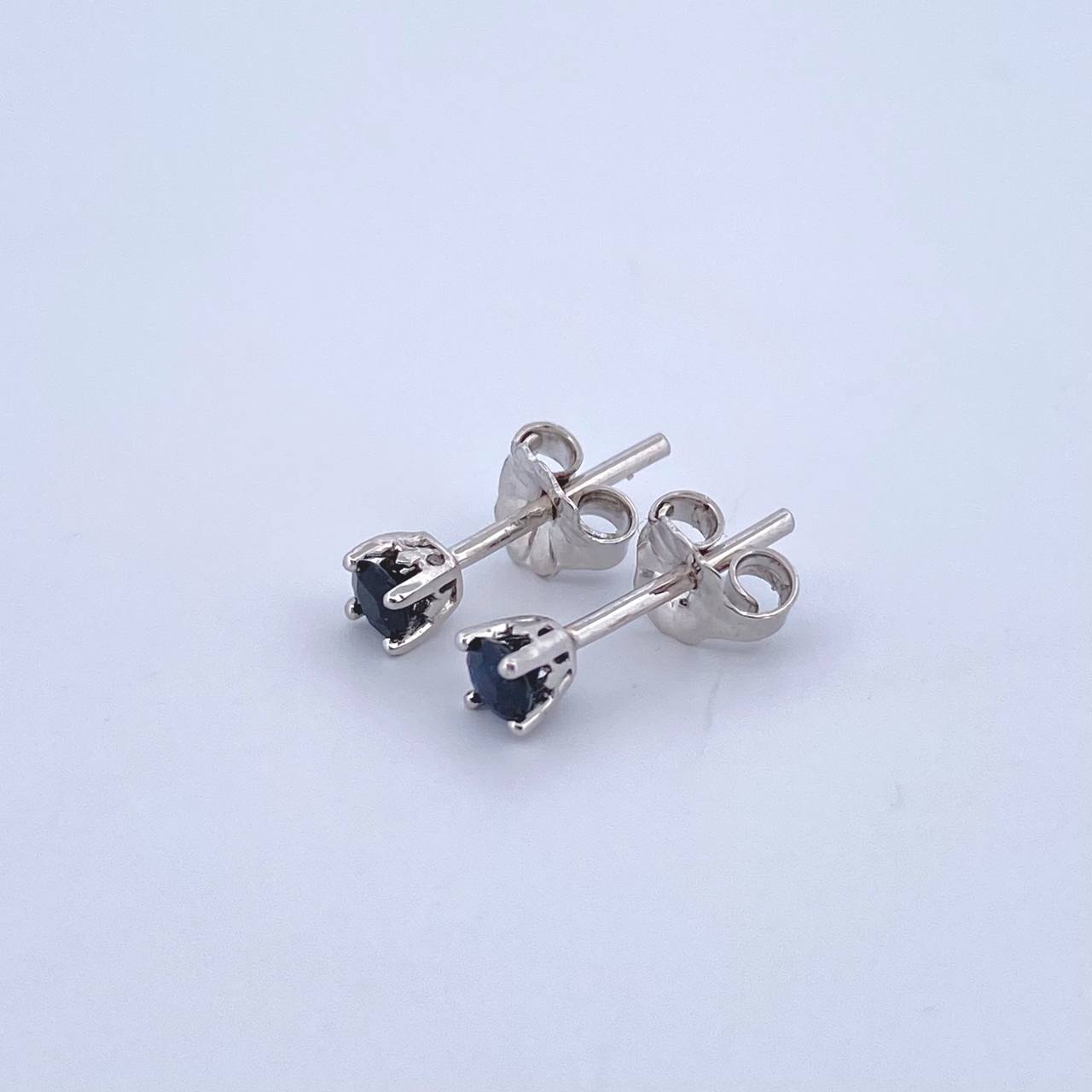 Stud Earrings Stone 0.8gr / 3mm Sapphires 28Pts Lobster Claw Butterfly 18K White Gold (Jewel) ©