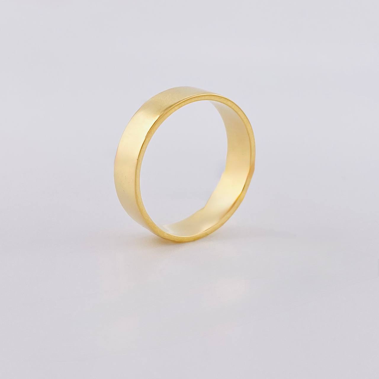 Anillo Argolla Lisa 4.05 g / T8 1/4 Oro Amarillo 18K