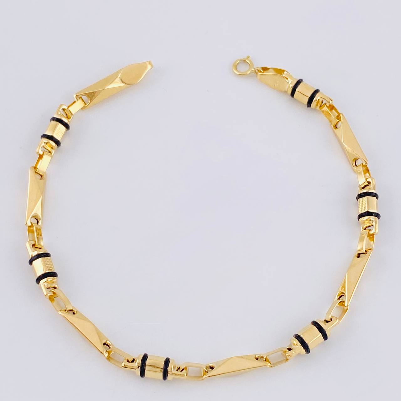 Pulso Rustico Barril Relieve 4.3 g / 7 1/4 in / 3.8 mm Oro Amarillo 18K