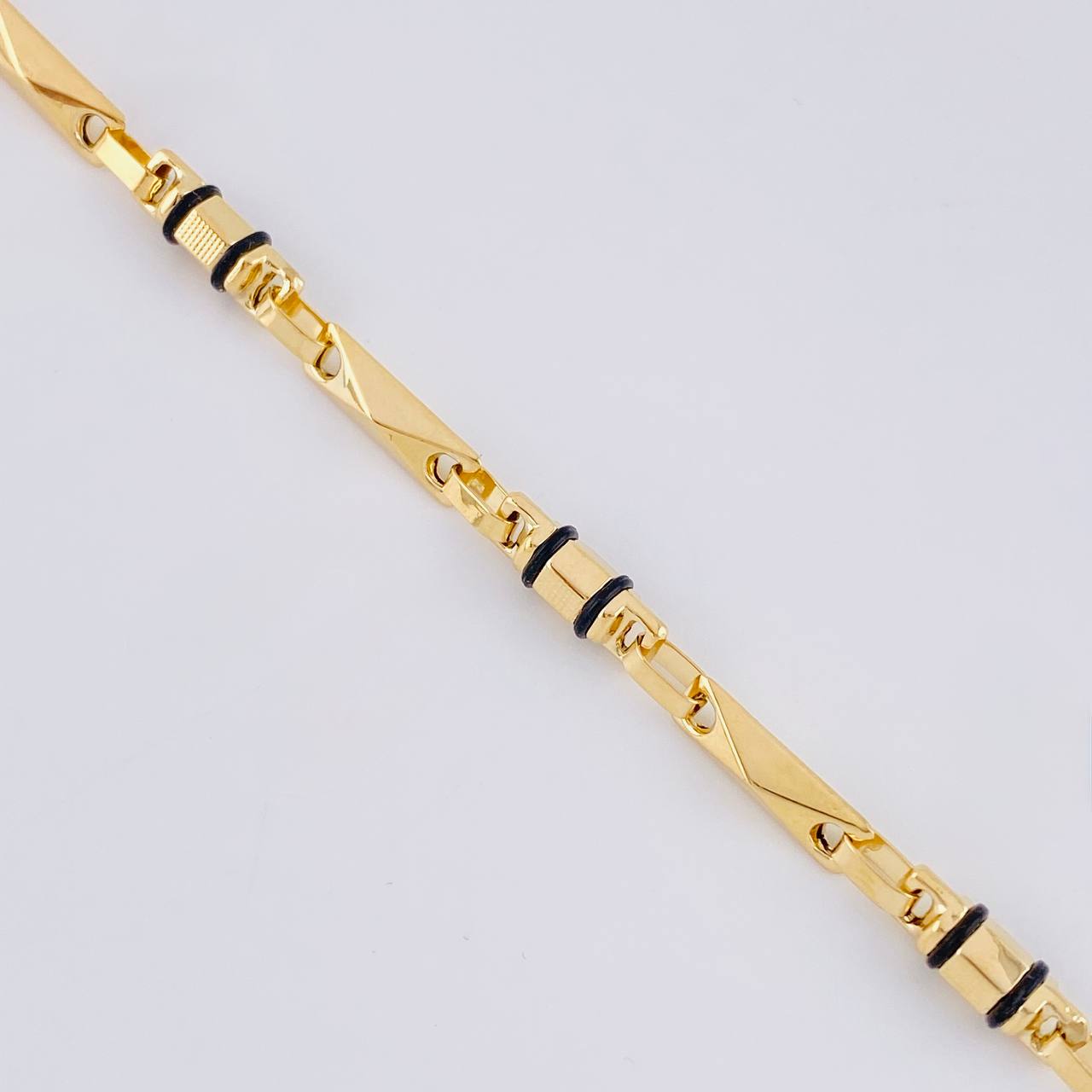 Pulso Rustico Barril Relieve 4.3 g / 7 1/4 in / 3.8 mm Oro Amarillo 18K