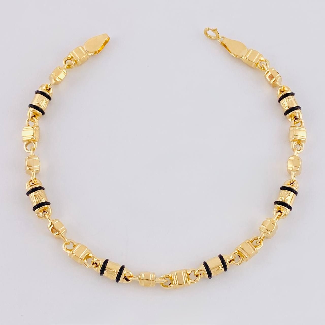Pulso Rustico Candado Boya 4.3 g / 7 1/4 in / 4.2 mm Oro Amarillo 18K