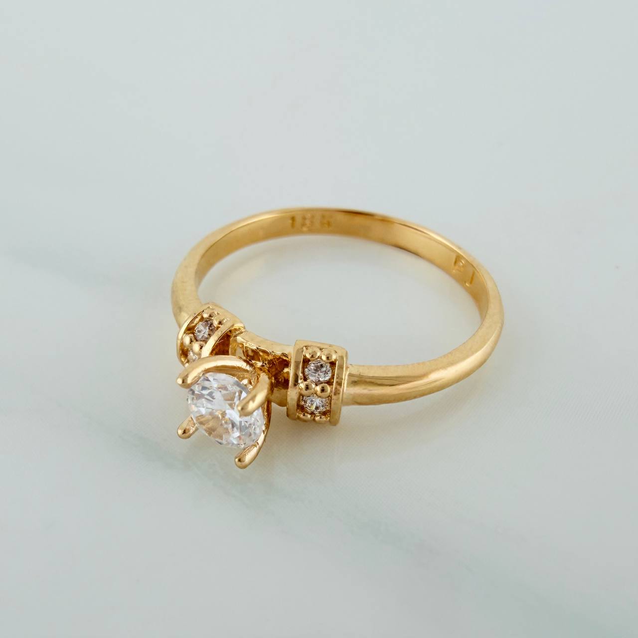 Anillo Solitario 2.25gr / T5 3/4 / 3/4 in / Oro Amarillo 18K $