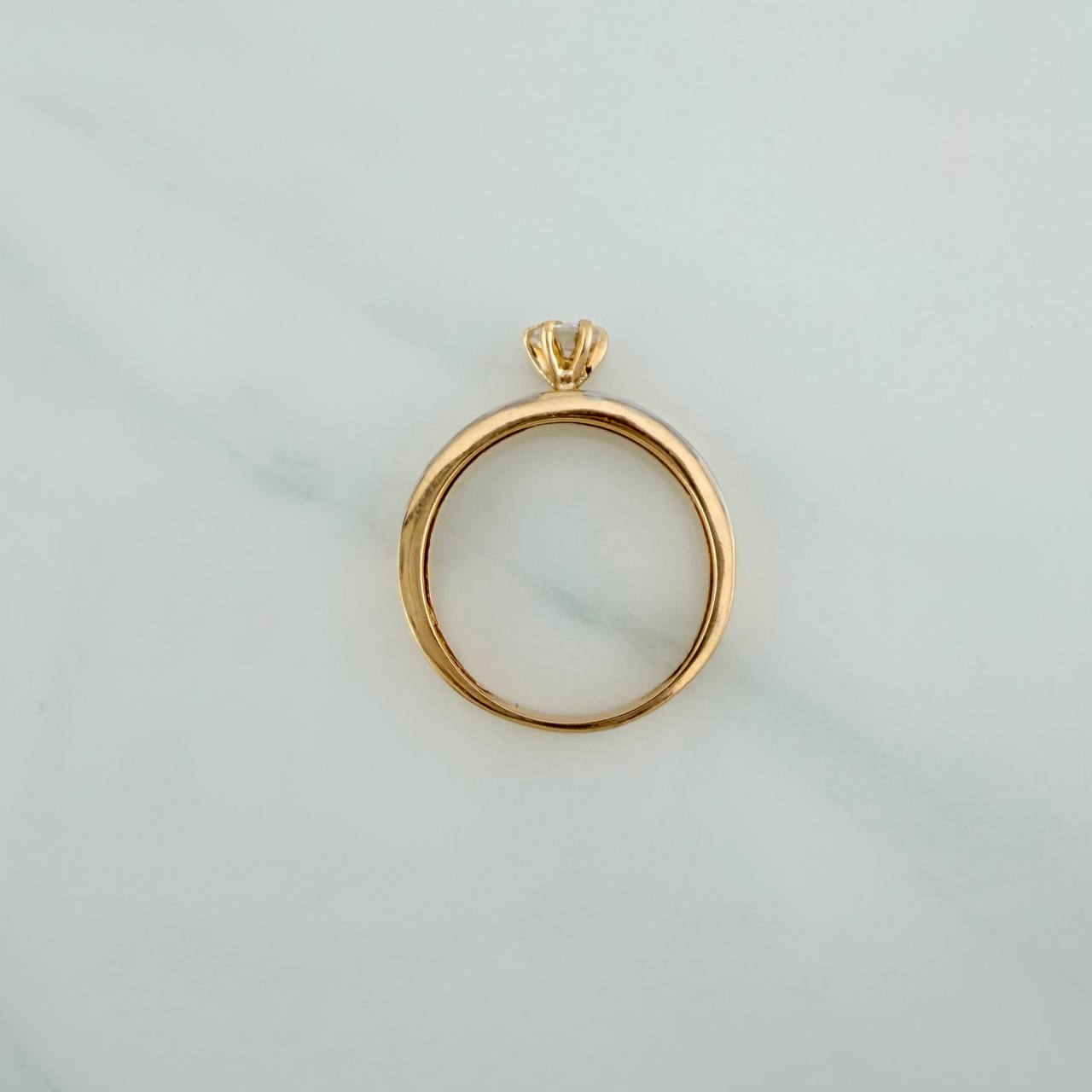 Anillo Solitario Churumbela 2.45gr / T5 1/2 / 1 in / Dos Oros Amarillo Blanco 18K $