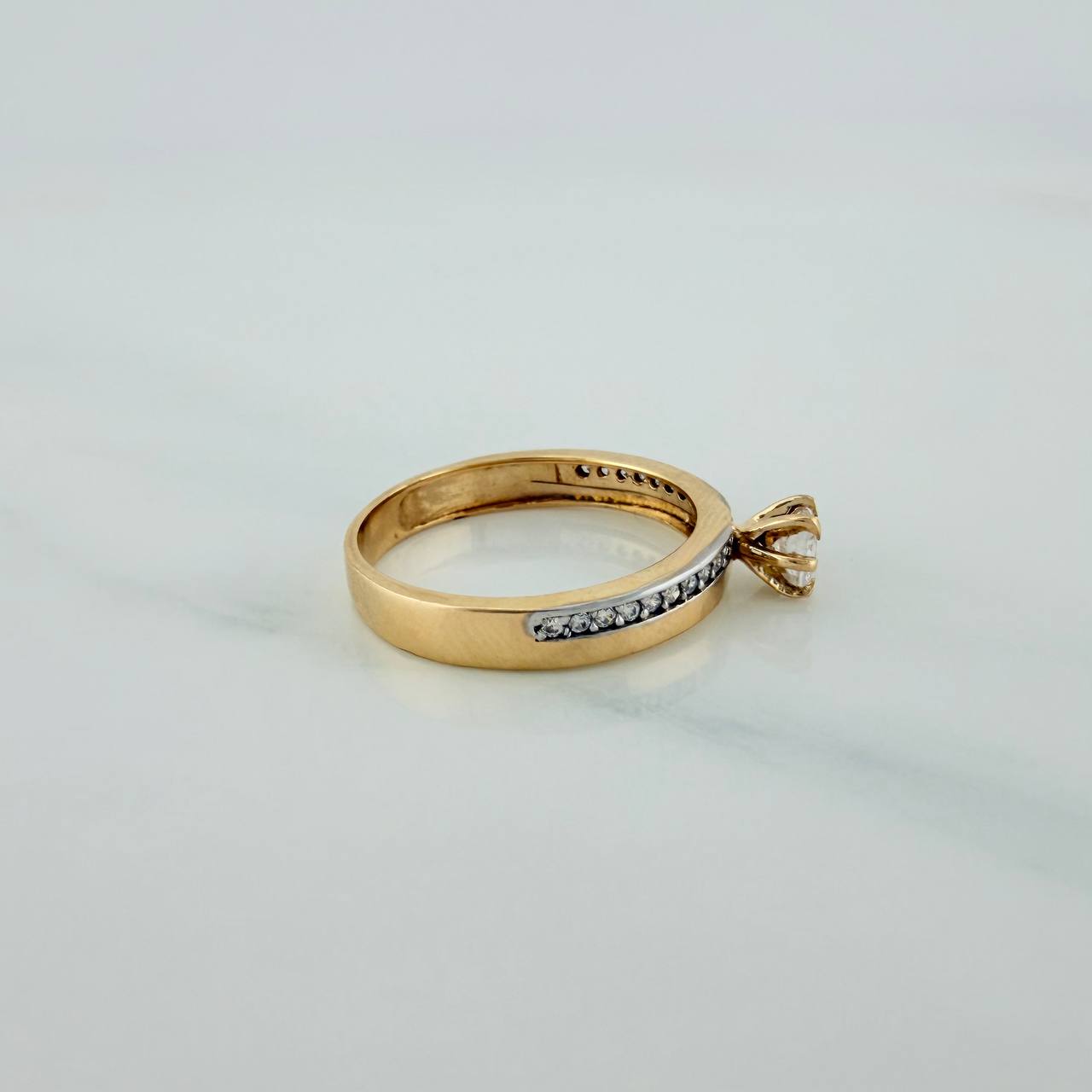 Anillo Solitario Churumbela 2.45gr / T5 1/2 / 1 in / Dos Oros Amarillo Blanco 18K $