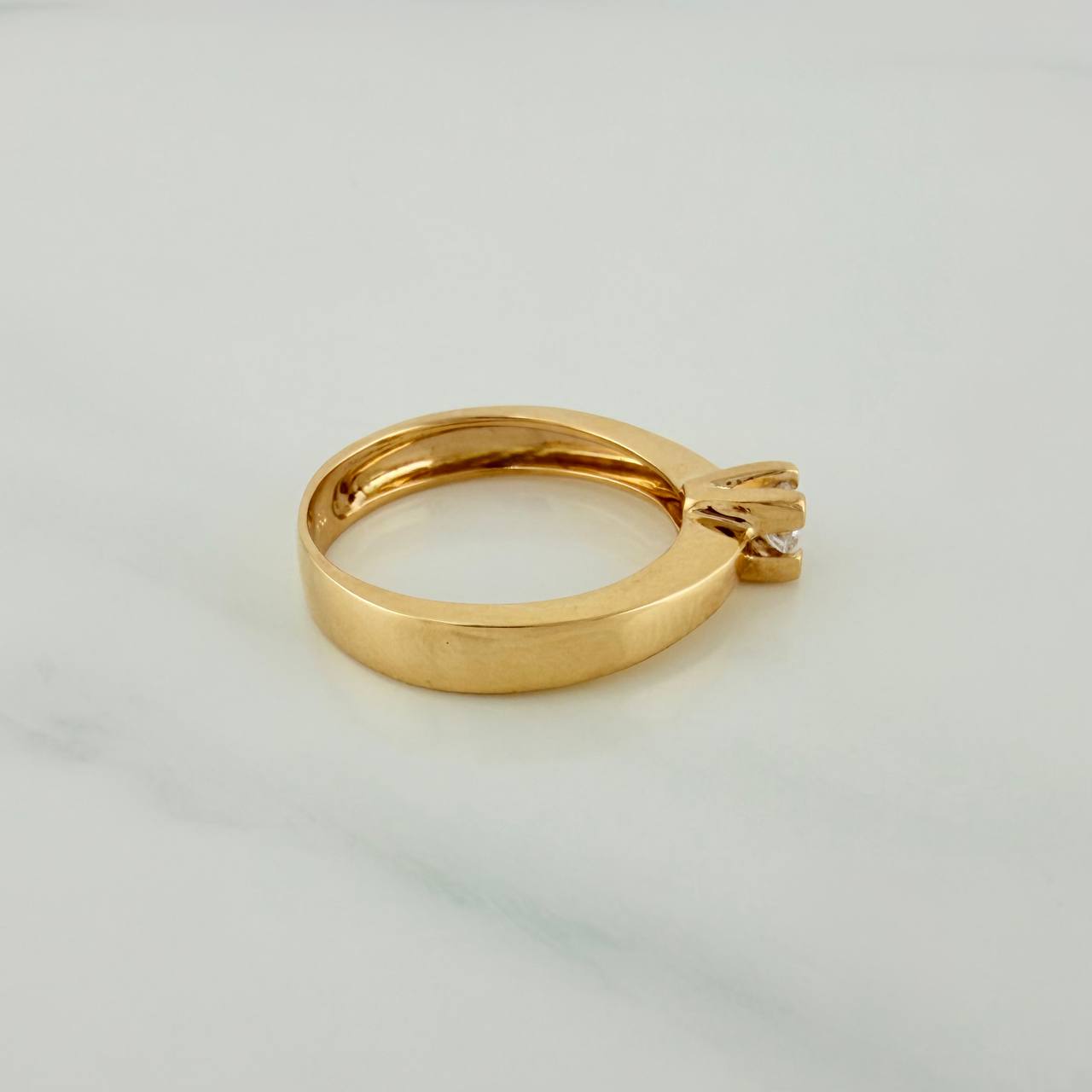 Anillo Solitario 3.65gr / T6 3/4 / 1 in / Oro Amarillo 18K $