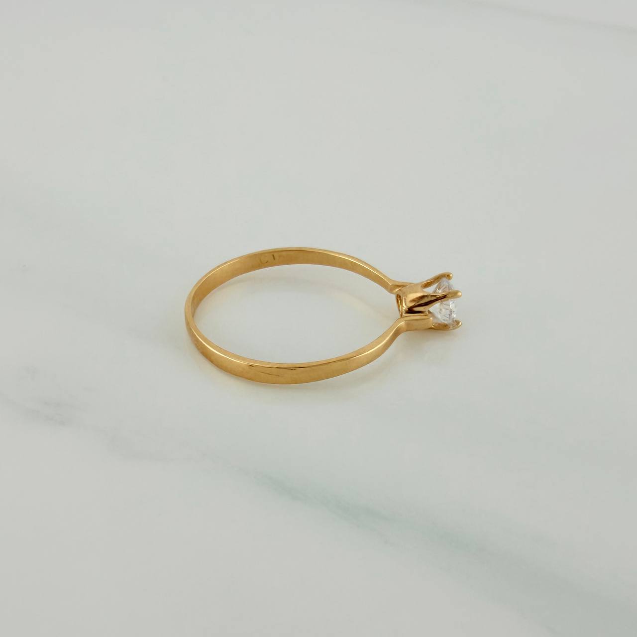 Anillo Solitario 1.1gr / T5 1/4 / 1 in / Oro Amarillo 18K $