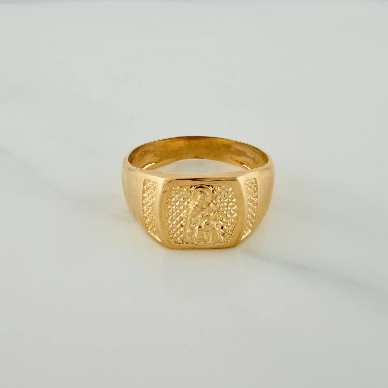 Anillo Virgen del Carmen 4.35gr / T9 1/2 / Oro Amarillo 18K $