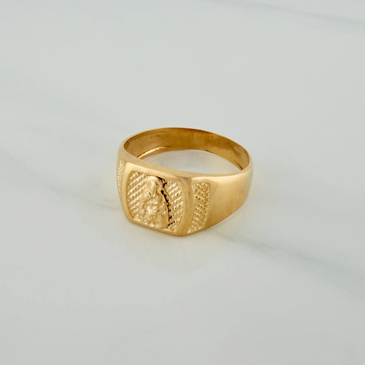 Anillo Virgen del Carmen 4.35gr / T9 1/2 / Oro Amarillo 18K $