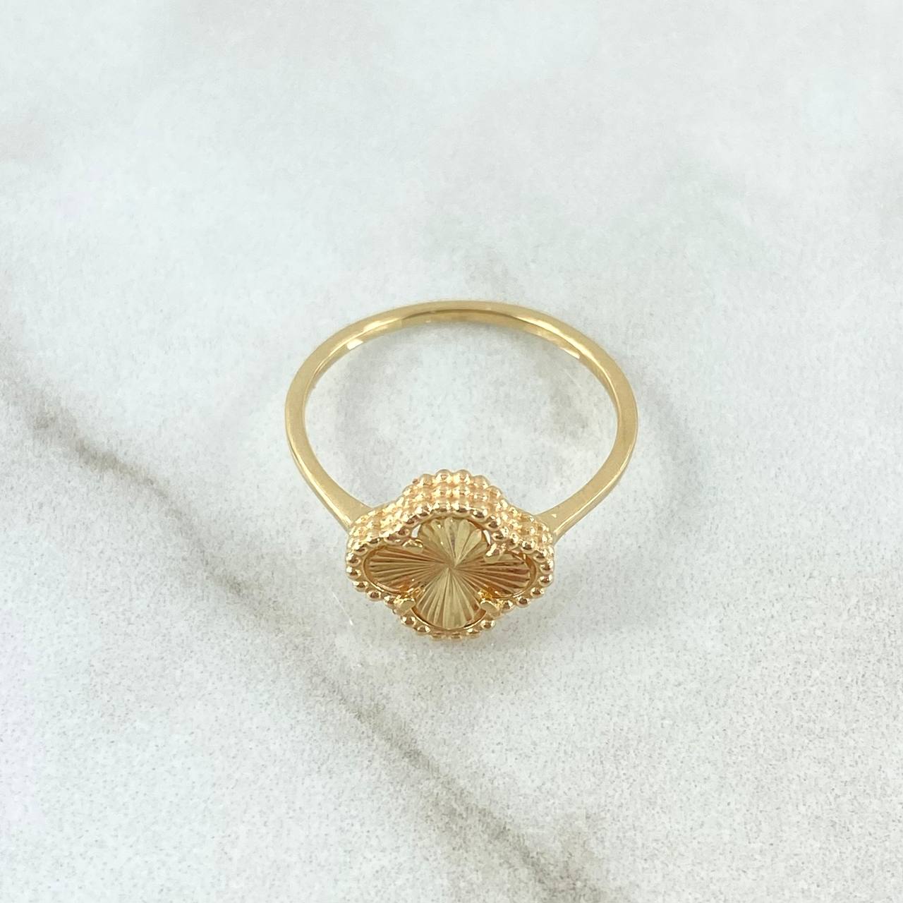Anillo Trebol VCyA 2.3gr / T6 3/4 / Diamantado Punteado Oro Amarillo 18K