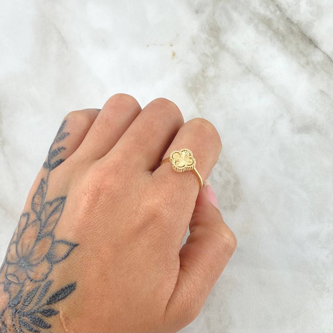 Anillo Trebol VCyA 2.3gr / T6 3/4 / Diamantado Punteado Oro Amarillo 18K