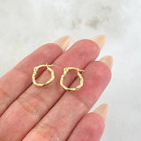 Kari Hoop Earrings 0.85gr / 0.5in / 18K Gold ©