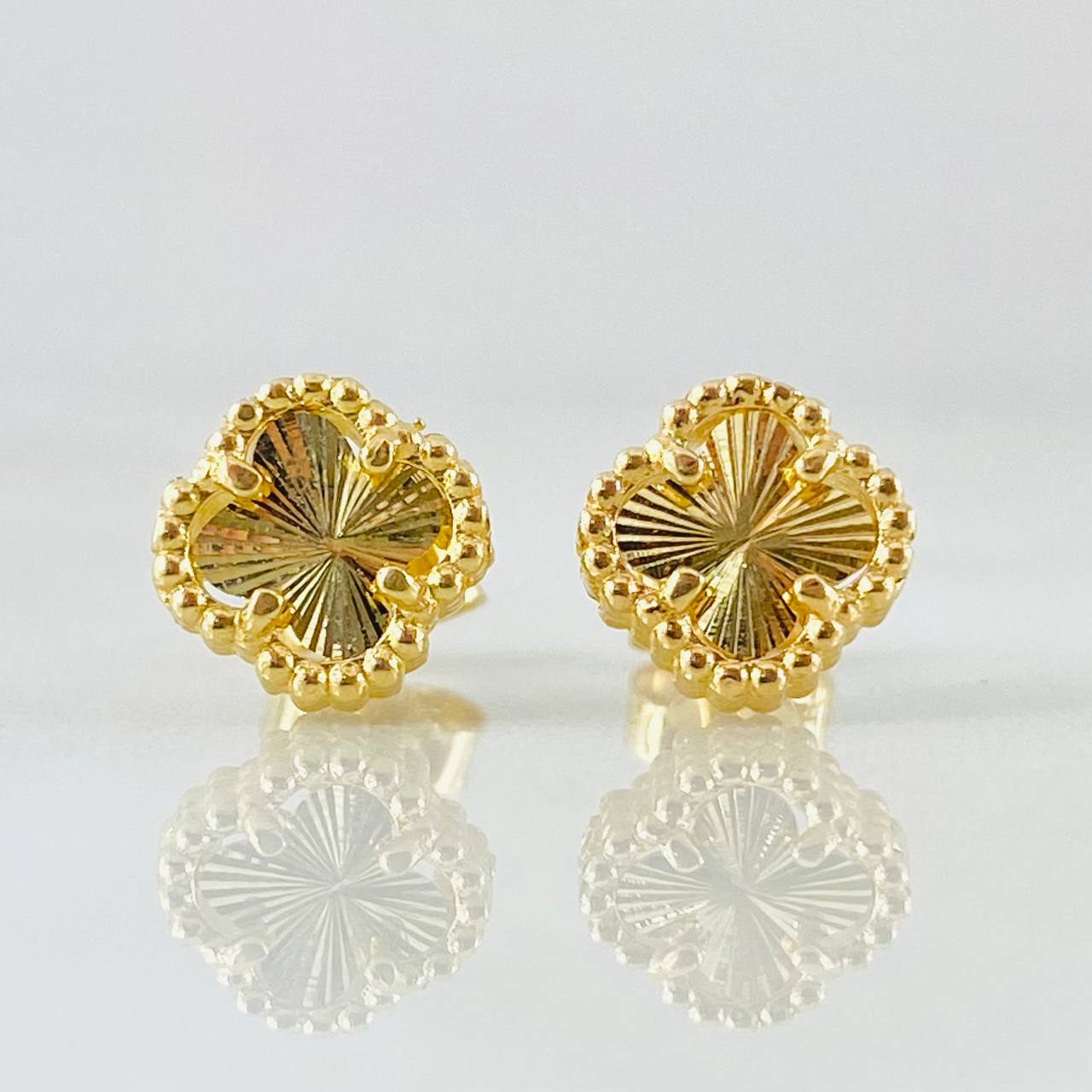 Clover Stud Earrings 2.05gr / 18K Yellow Gold *