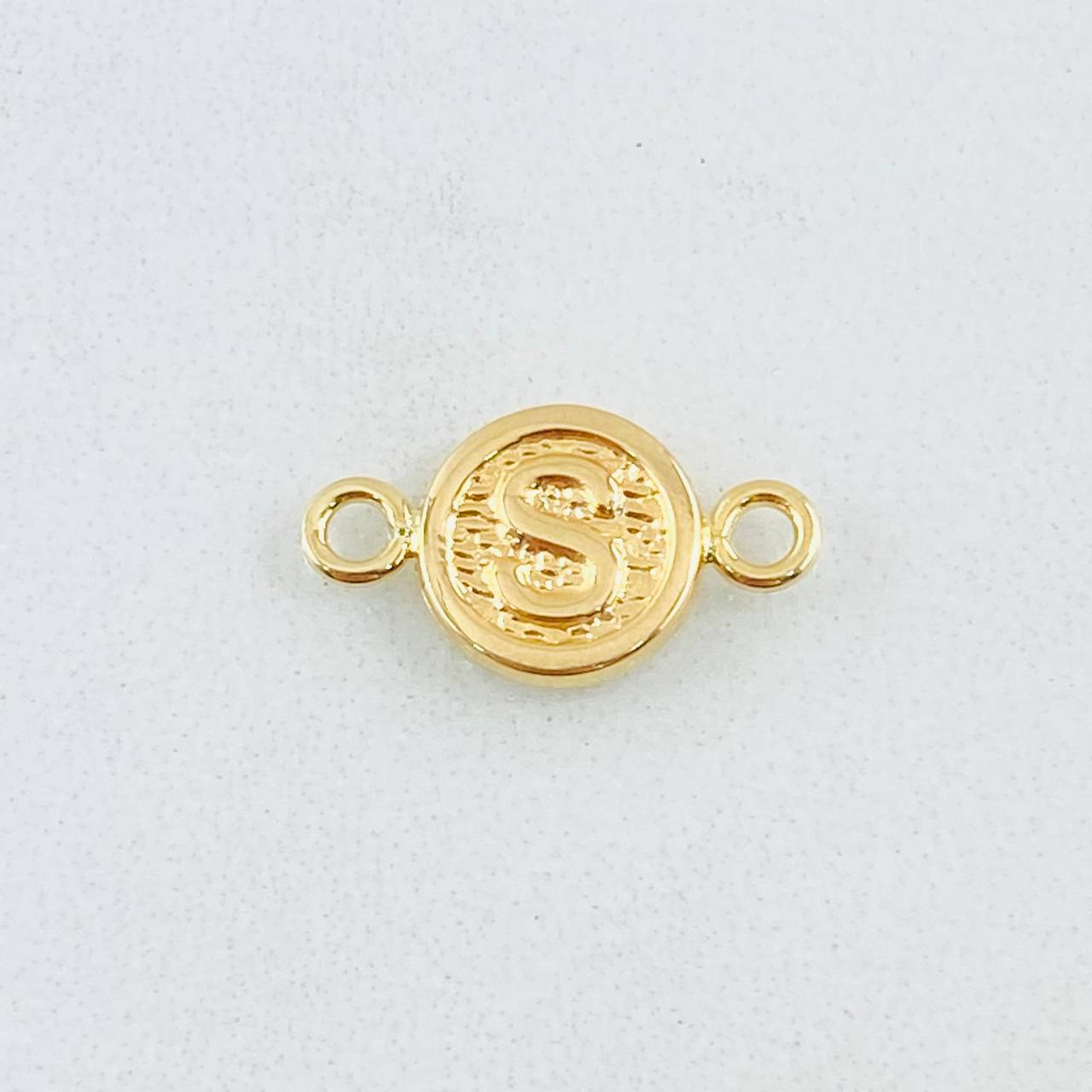 Charm Letter S 0.35gr / 0.6in / 18K Gold