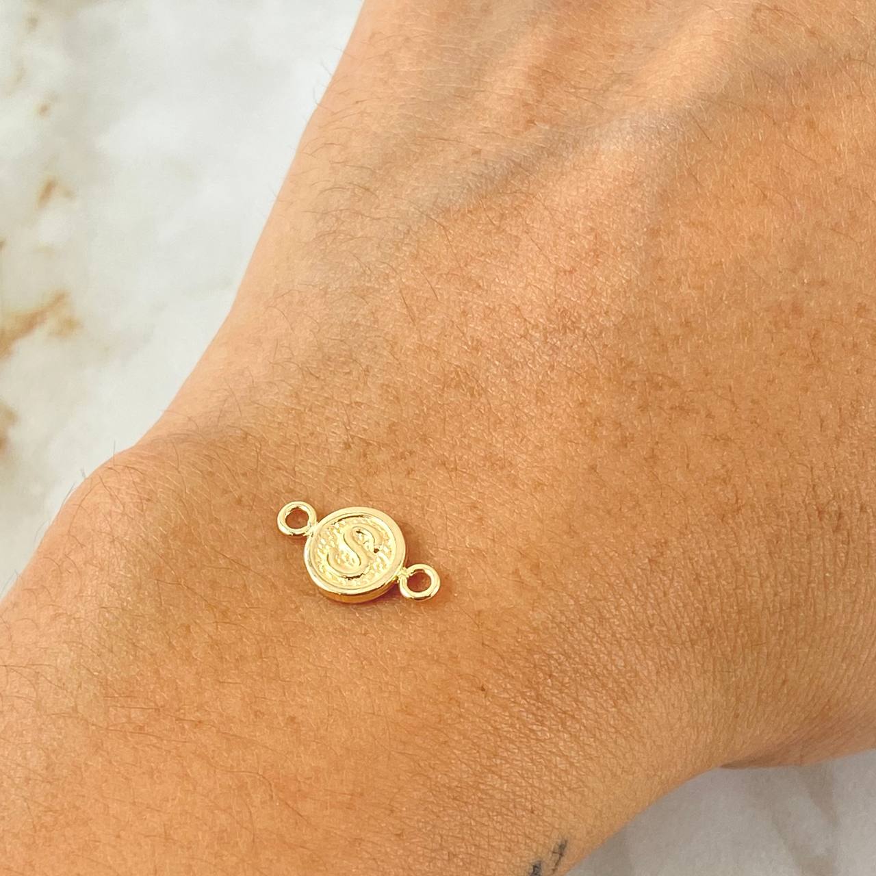 Charm Letter S 0.35gr / 0.6in / 18K Gold