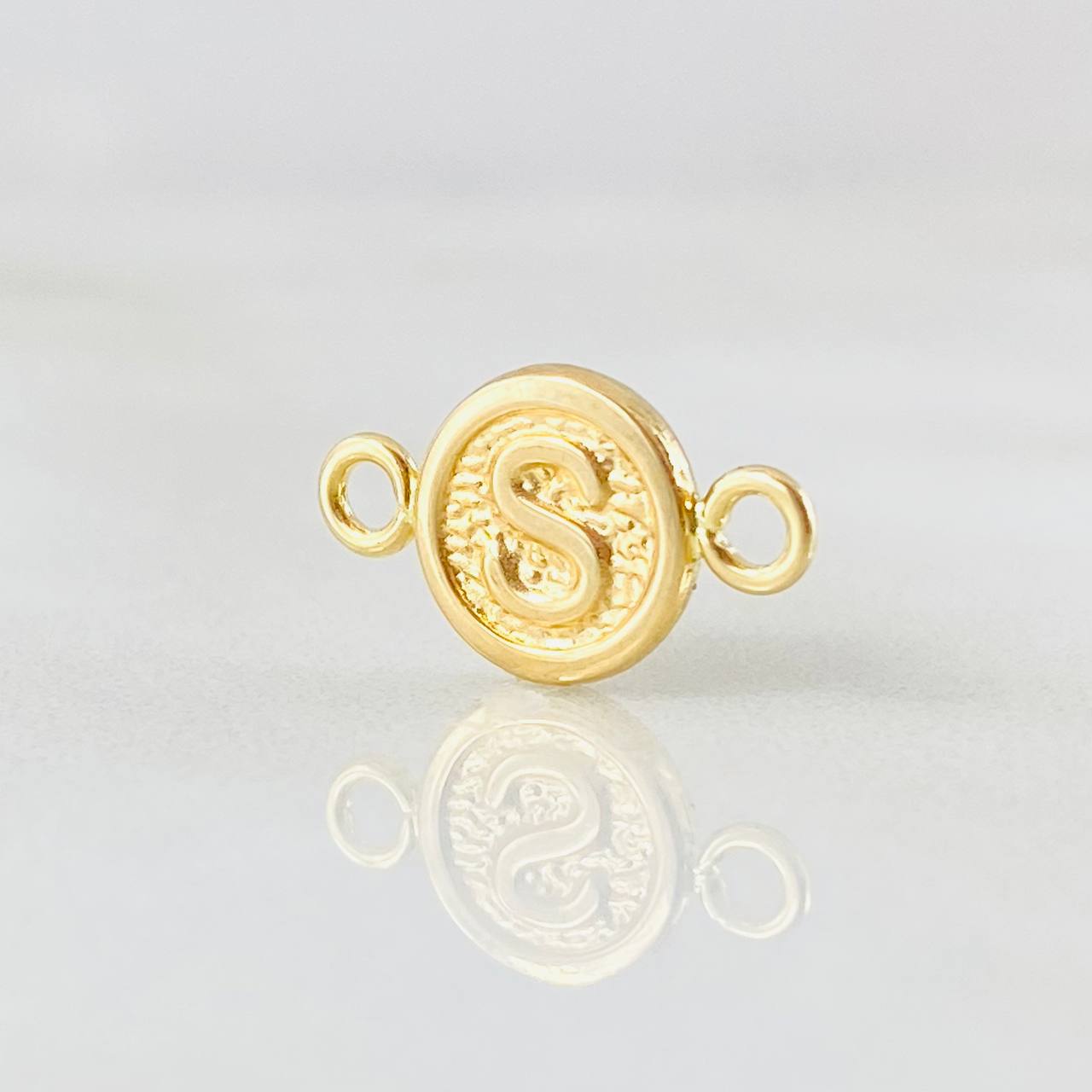 Charm Letter S 0.35gr / 0.6in / 18K Gold