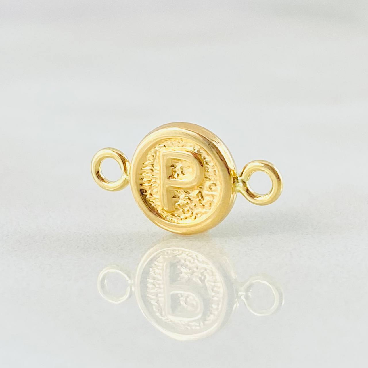 Herraje Letra P 0.35gr / 1/2 in / Oro Amarillo 18K !