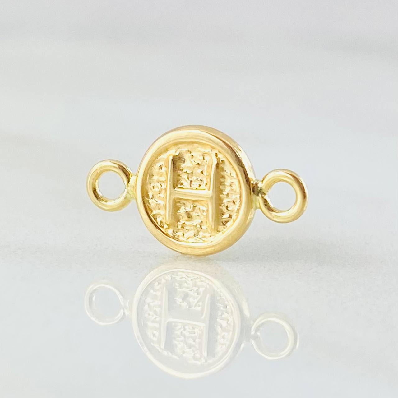 Charm Letter H 0.4gr / 0.6in / 18K Gold