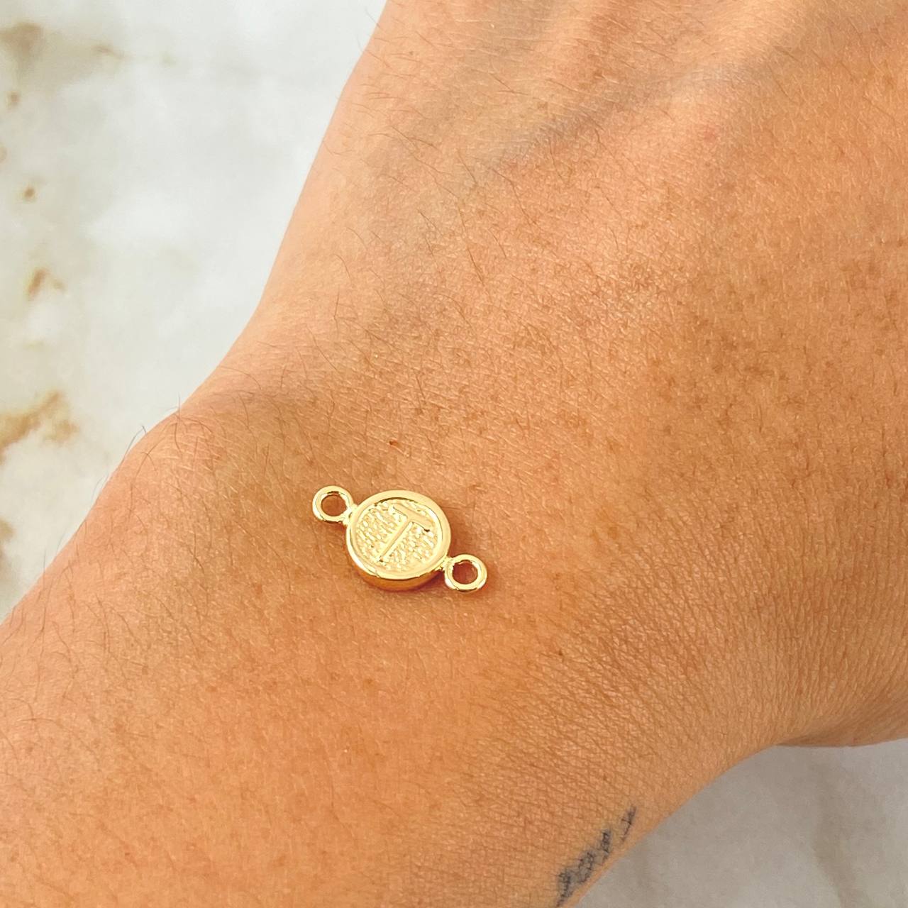 Charm Letter T 0.35gr / 0.6in / 18K Gold