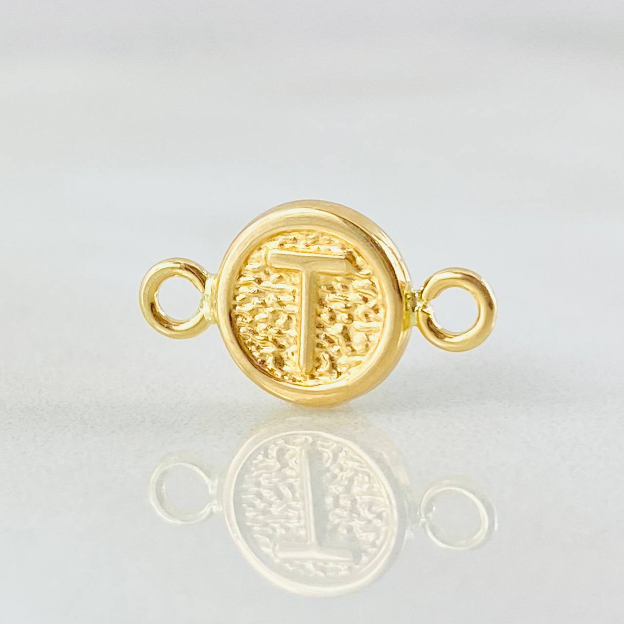 Charm Letter T 0.35gr / 0.6in / 18K Gold