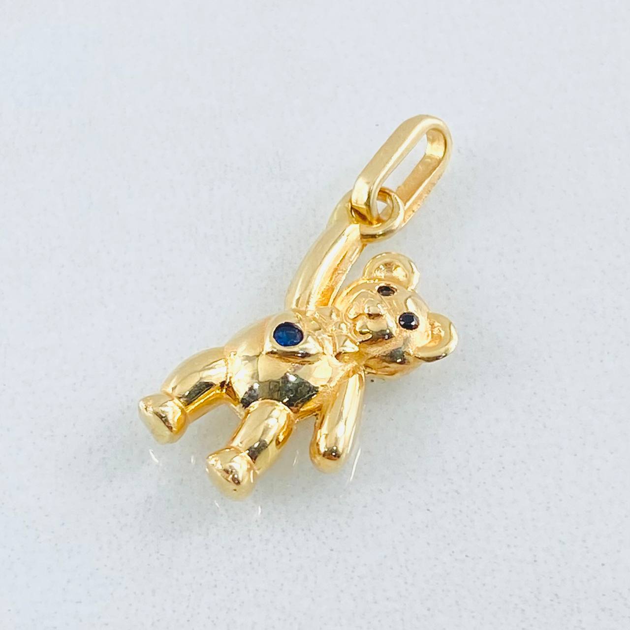 Pendant Bear Hand Up 1.85gr / 0.9in / 18K Gold