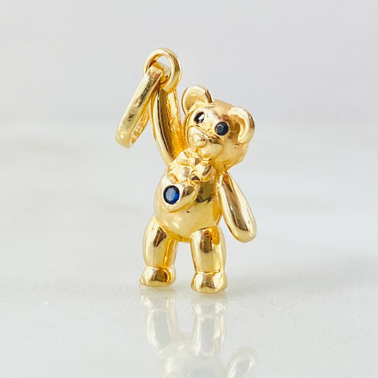 Pendant Bear Hand Up 1.85gr / 0.9in / 18K Gold