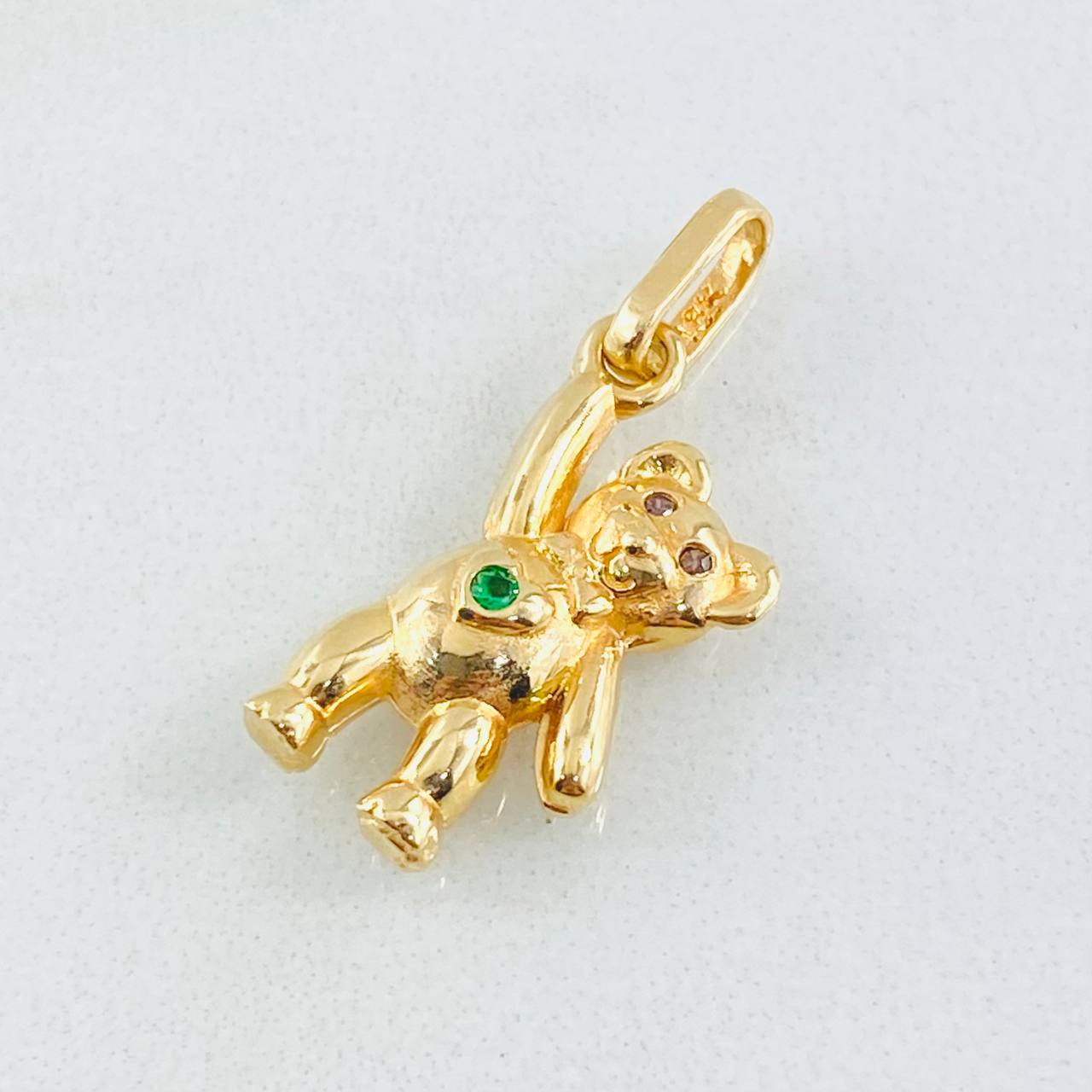 Pendant Bear Hand Up 1.9gr / 0.9in / 18K Gold