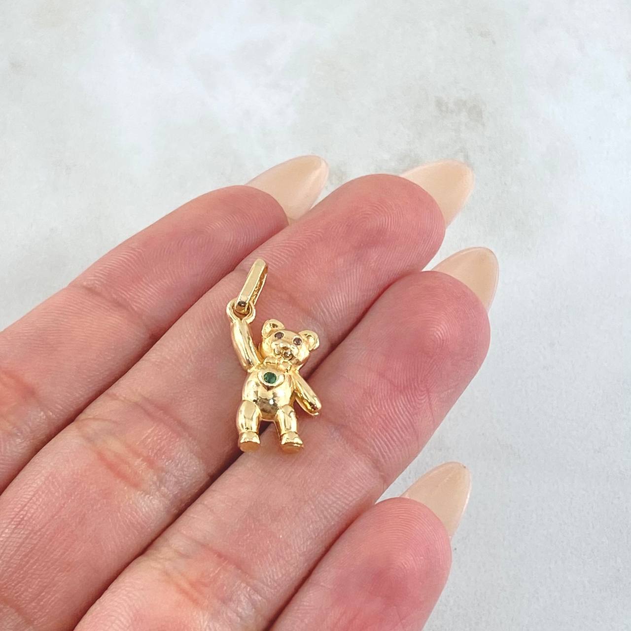 Pendant Bear Hand Up 1.9gr / 0.9in / 18K Gold