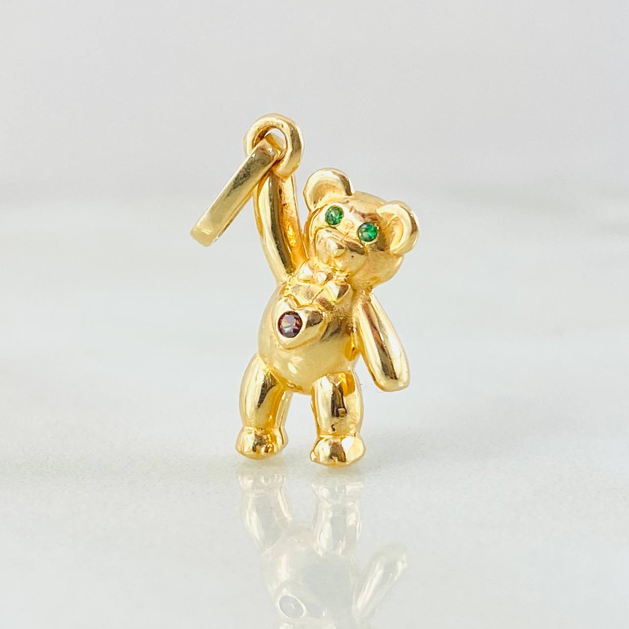 Pendant Bear Hand Up 1.85gr / 0.9in / 18K Gold
