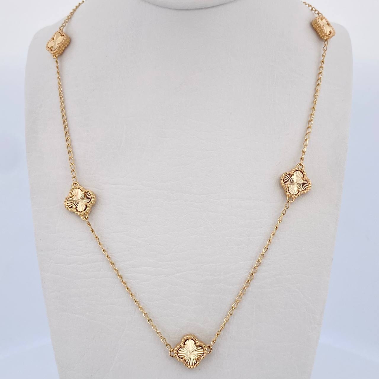 Cadena Espiga Trebol Gradual 9.15gr / 48.7cm-51.1cm / 1.5mm Diamantada Oro Amarillo 18K $