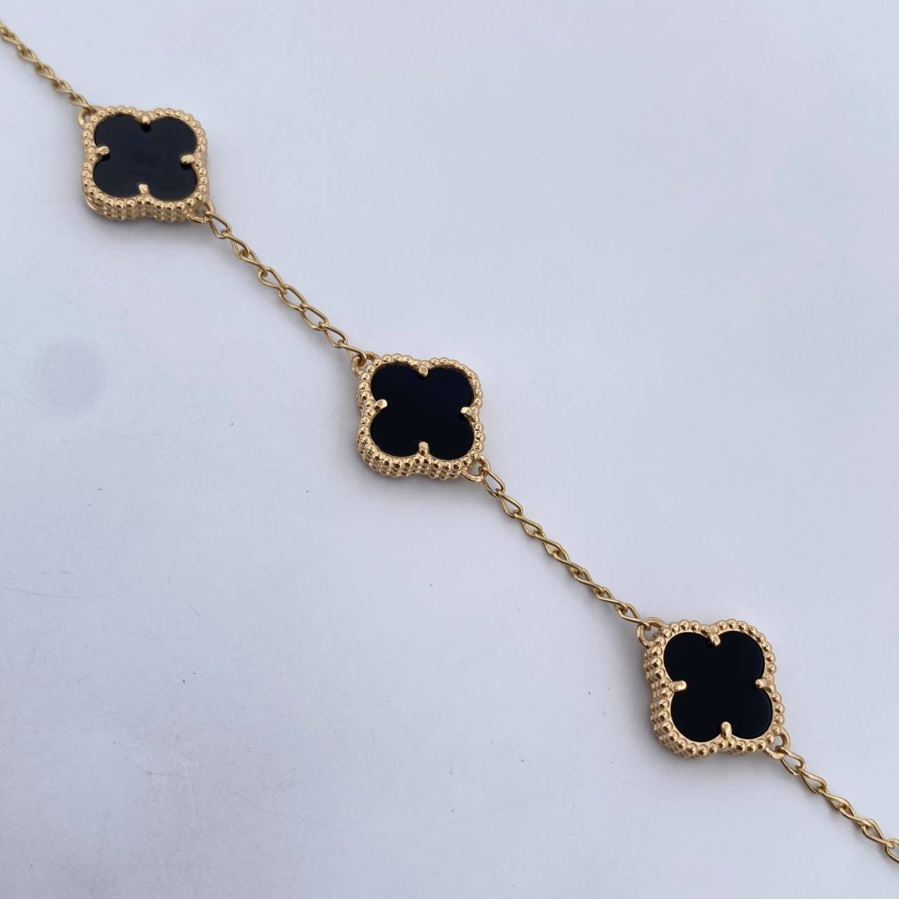 Pulso Espiga Trebol Gradual 5.6gr / 16.8cm-19.1cm / 1.5mm Onix Negros Oro Amarillo 18K $