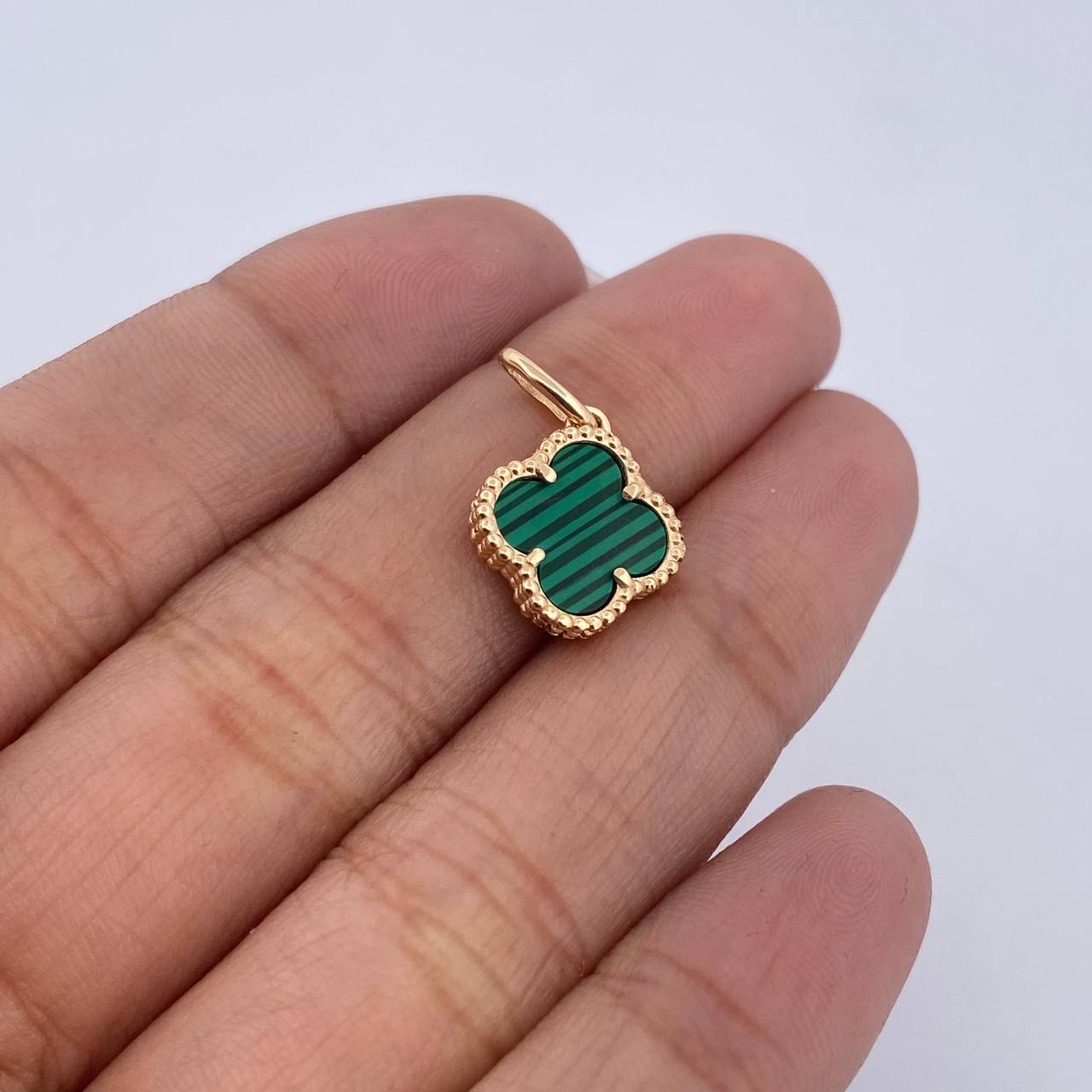 Dije Trebol  1.5gr / 1.9cm / Malaquita Verde Oro Amarillo 18K $