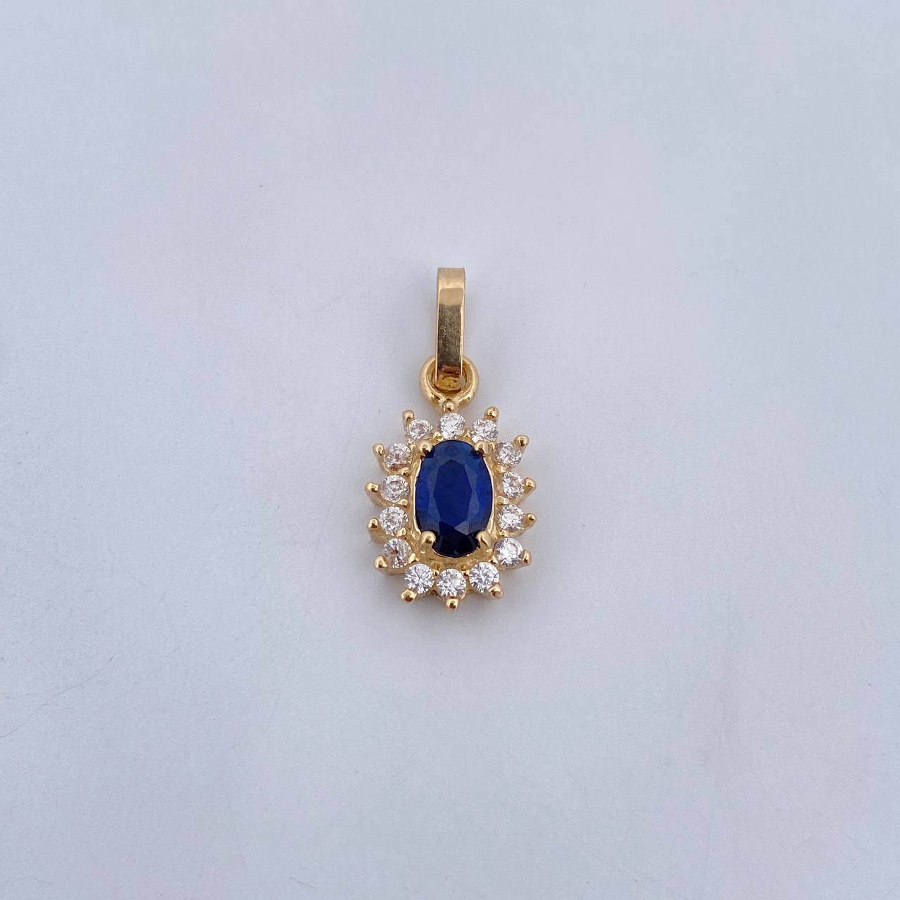 Dije Halo 1.3gr / 1.8cm / Circones Blanco Azul Oro Amarillo 18K $