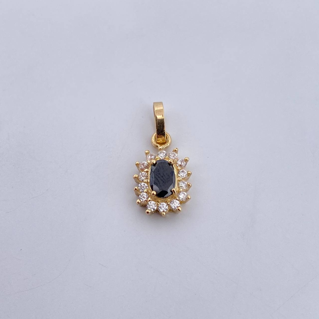 Dije Halo 1.3gr / 1.8cm / Circones Blancos Negro Oro Amarillo 18K $