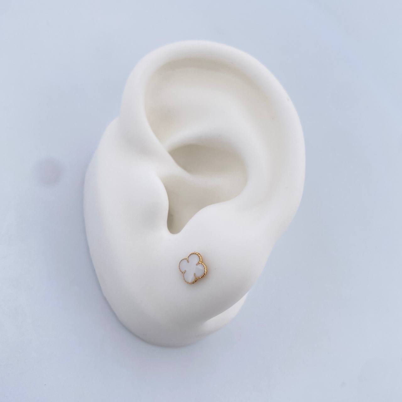 Topos Trebol 0.65gr / Electroestatico Blanco Oro Amarillo 18K $