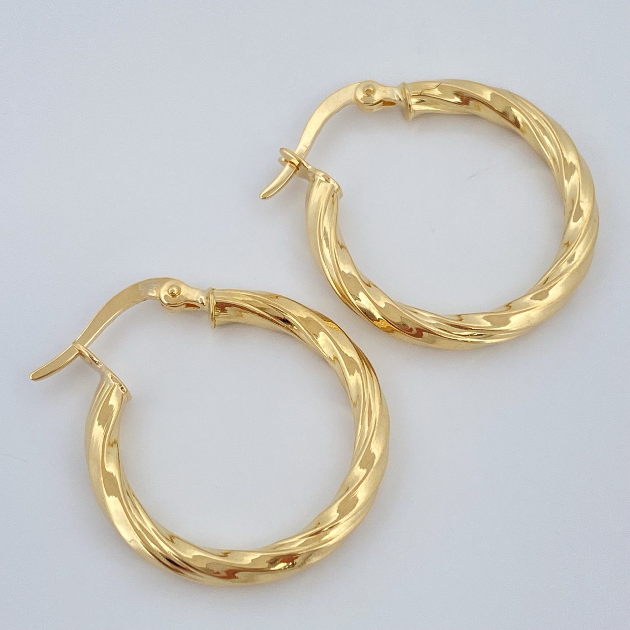 Hoop Earrings Mai 2.1gr / 1in / 18K Gold $