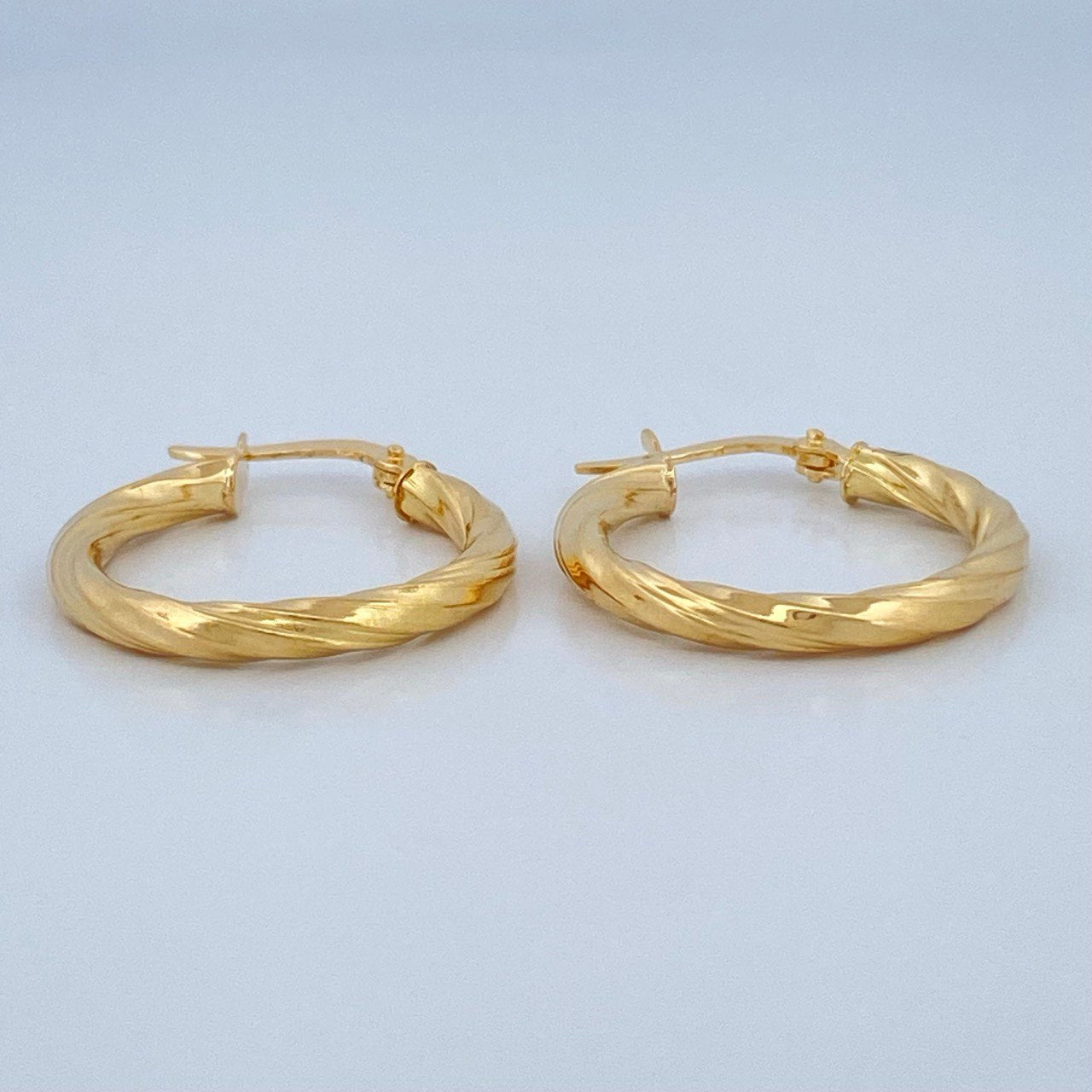 Hoop Earrings Mai 2.1gr / 1in / 18K Gold $