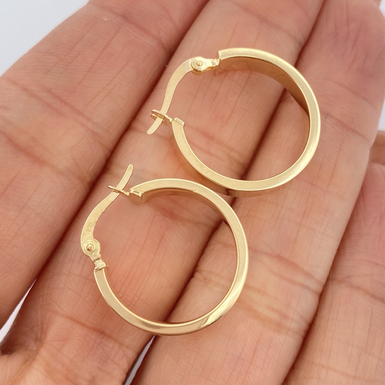 Hoop Earrings Fabi 2.15gr / 1in / 18K Gold $