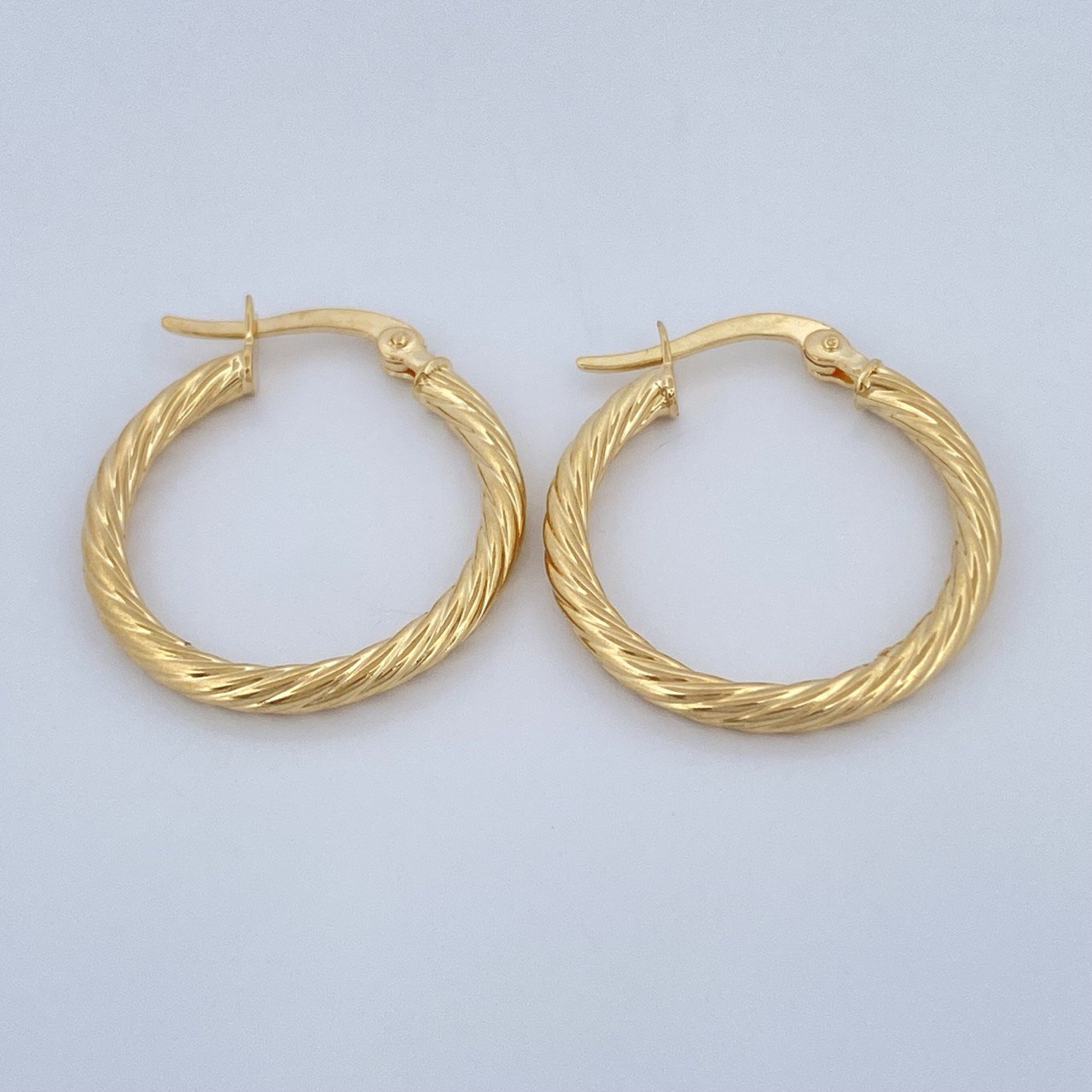 Hoop Earrings Mary 1.55gr / 1in / 18K Gold $