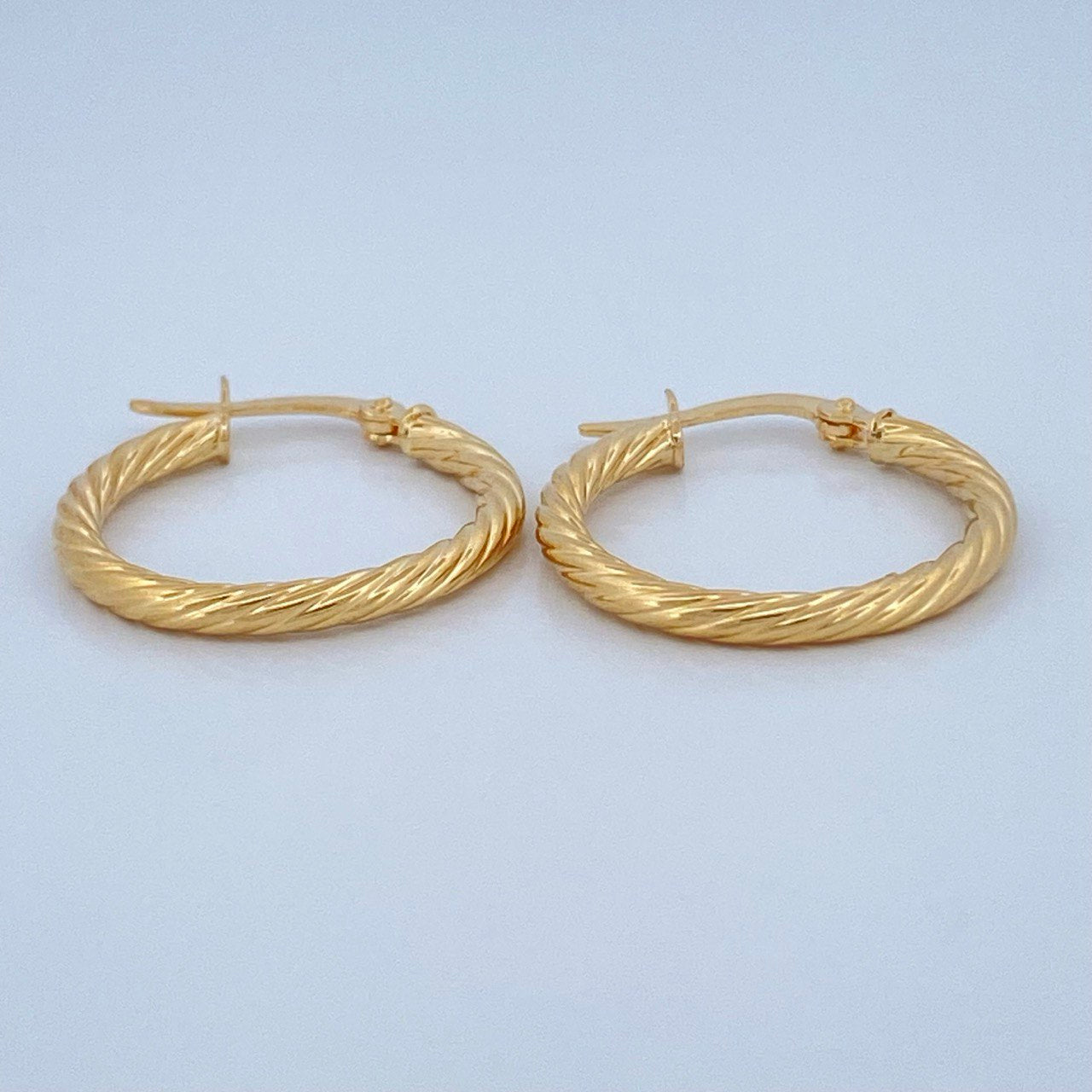 Hoop Earrings Mary 1.55gr / 1in / 18K Gold $